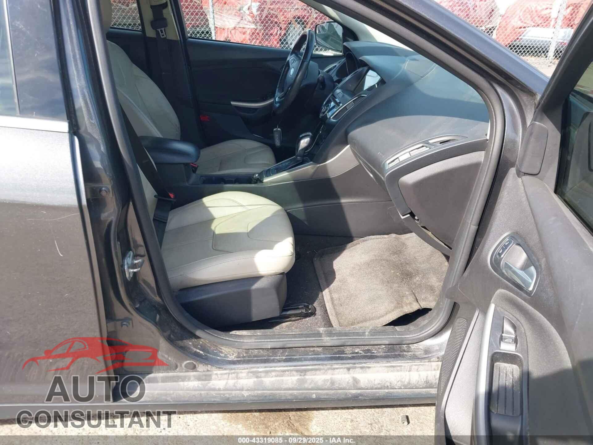 FORD FOCUS 2017 - 1FADP3N20HL287641