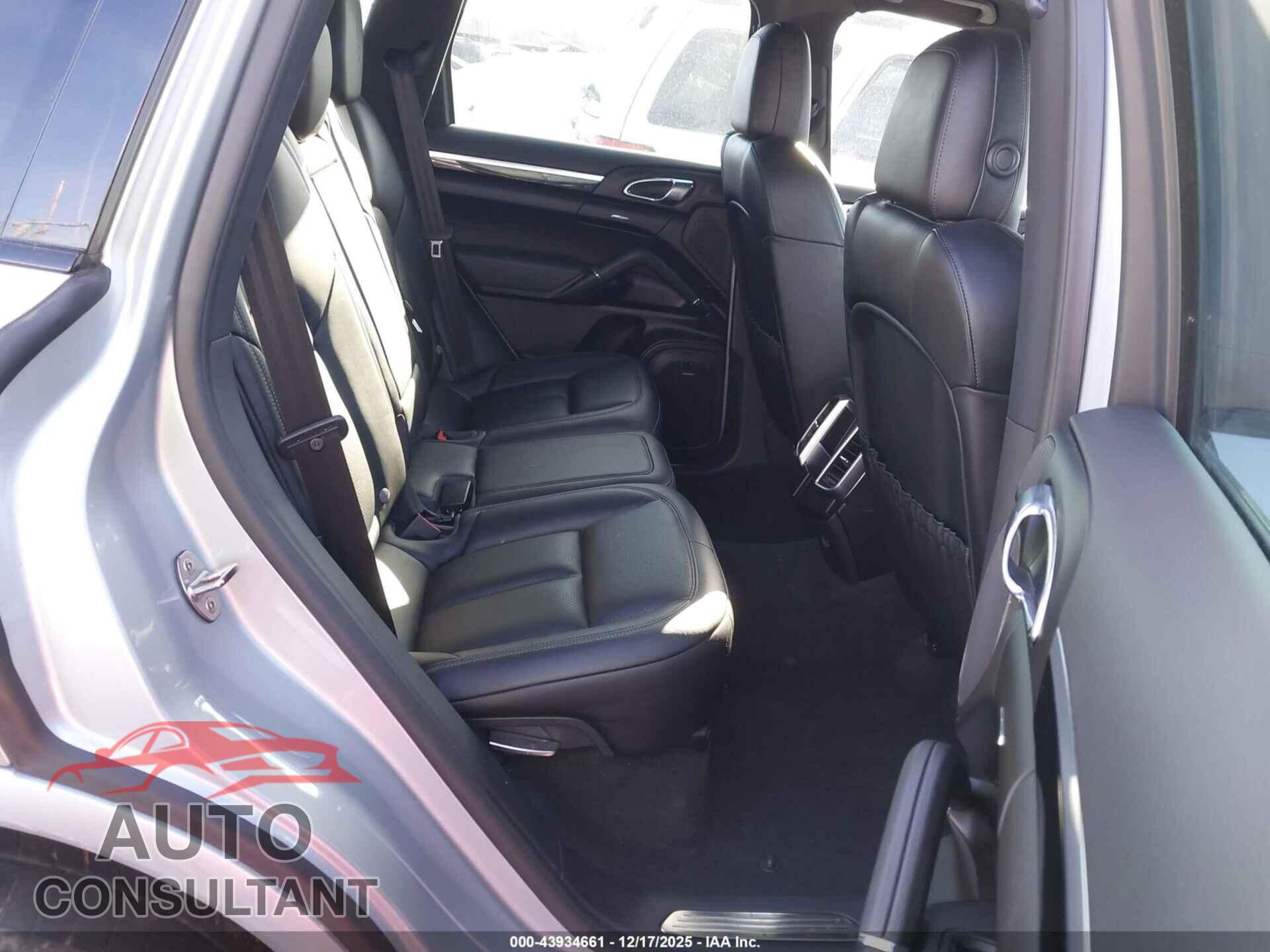 PORSCHE CAYENNE 2018 - WP1AA2A26JKA03518