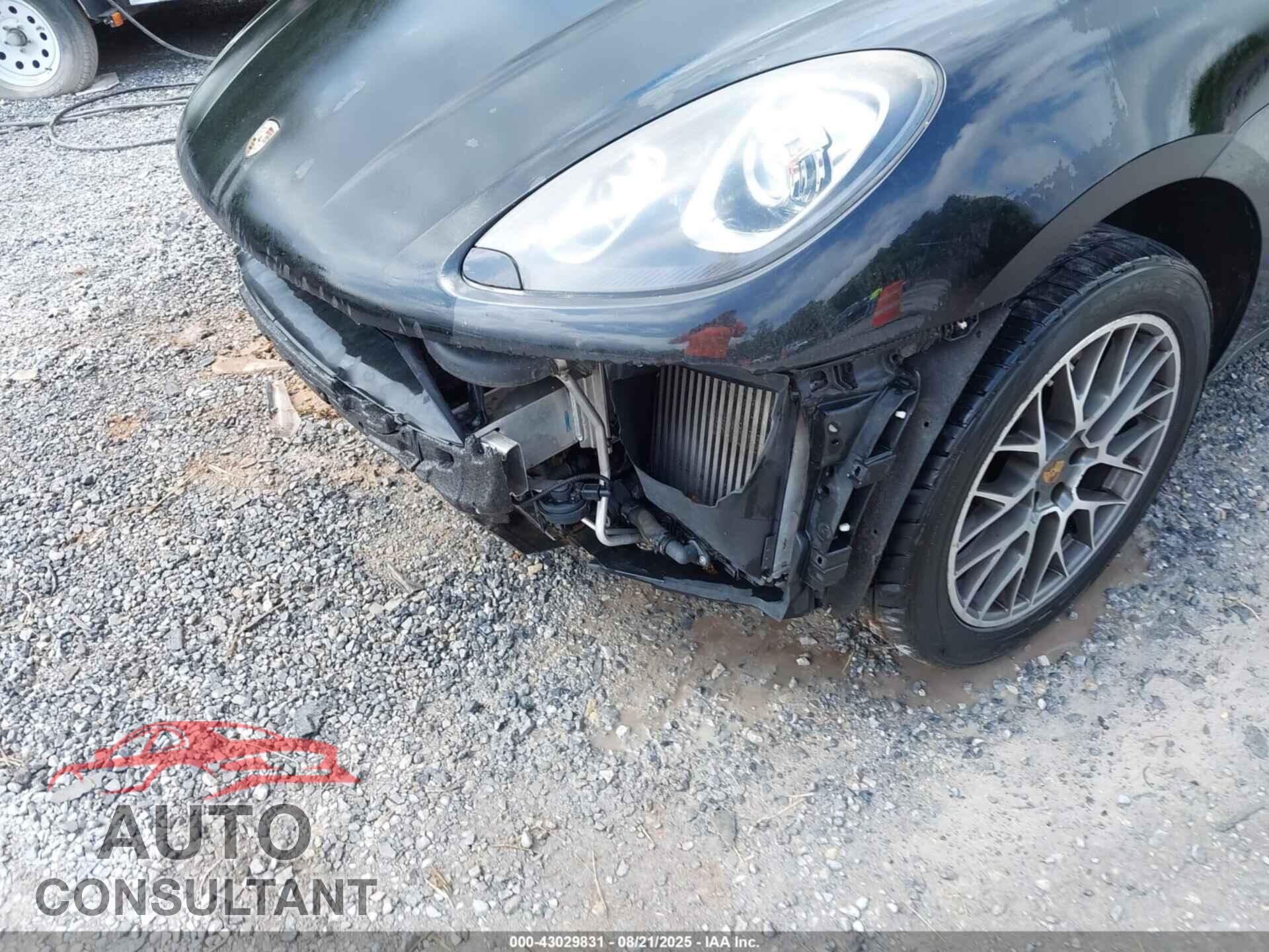PORSCHE MACAN 2015 - WP1AB2A55FLB69781