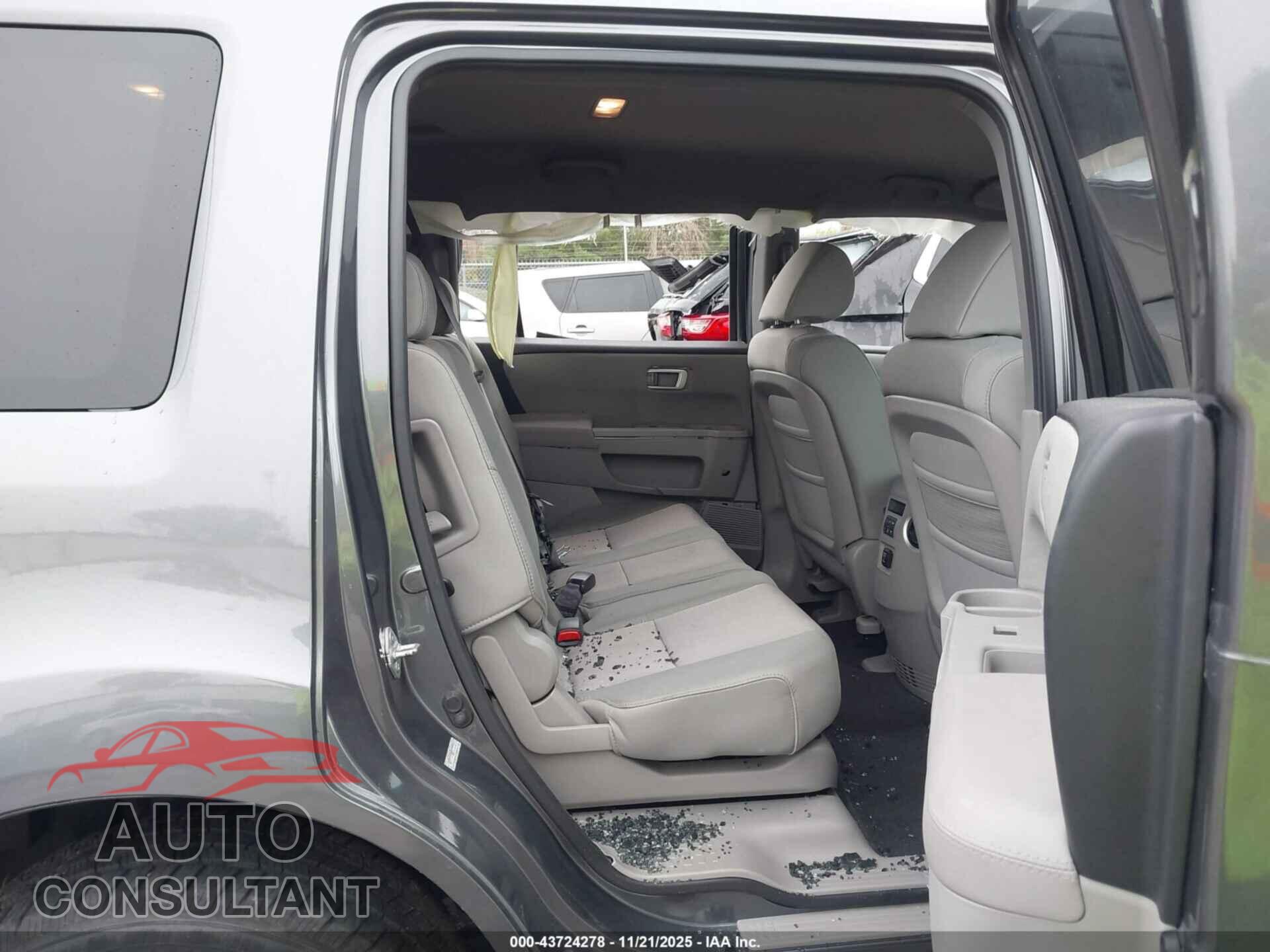 HONDA PILOT 2011 - 5FNYF4H40BB025212
