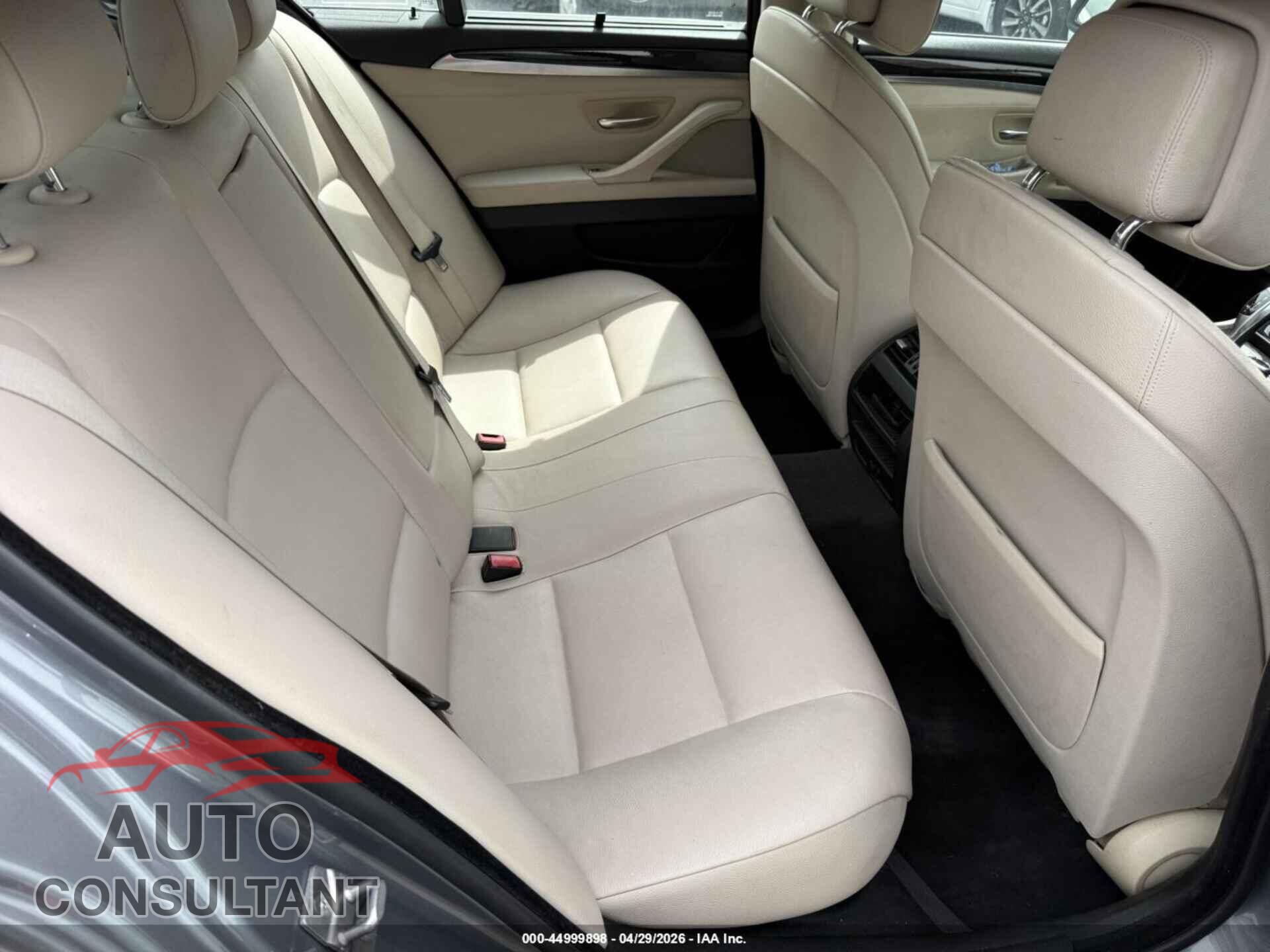 BMW 528I 2011 - WBAFR1C55BDS35015