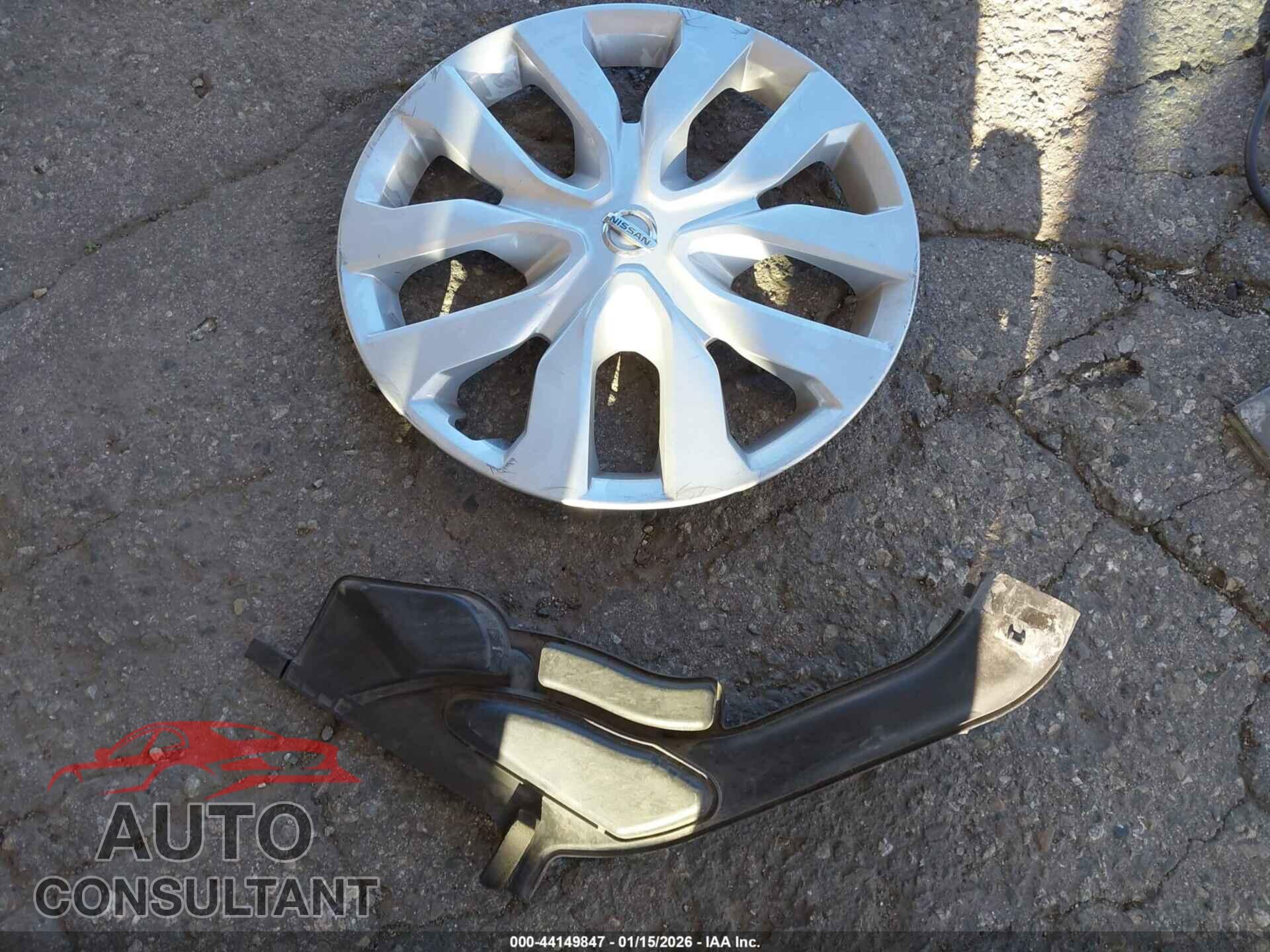 NISSAN ROGUE 2018 - KNMAT2MT7JP558111