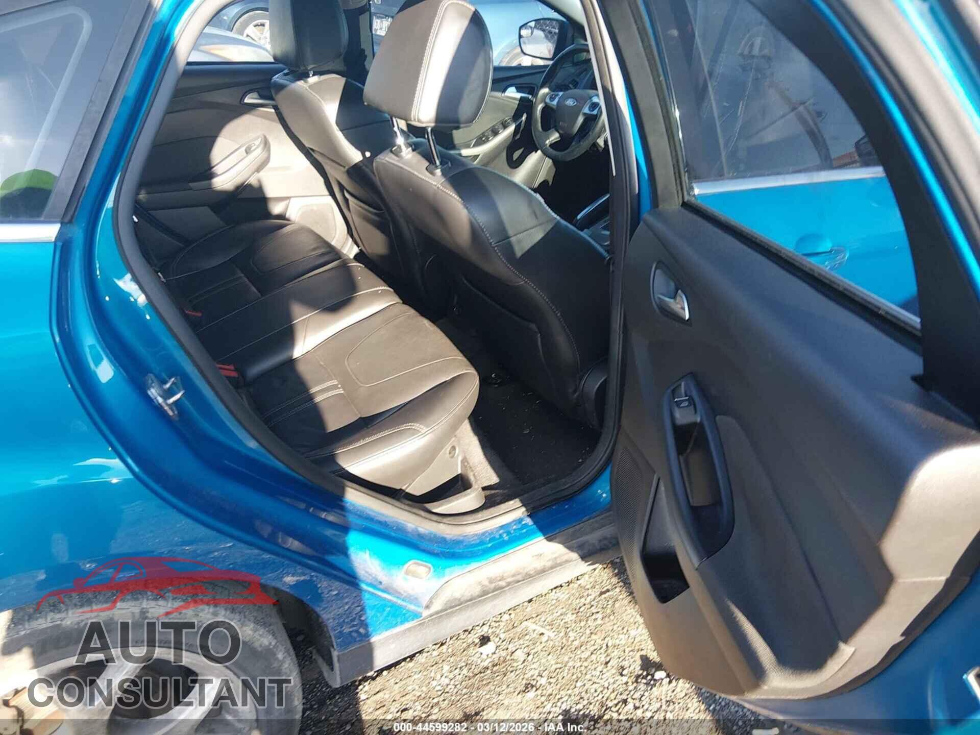 FORD FOCUS 2012 - 1FAHP3M24CL448732
