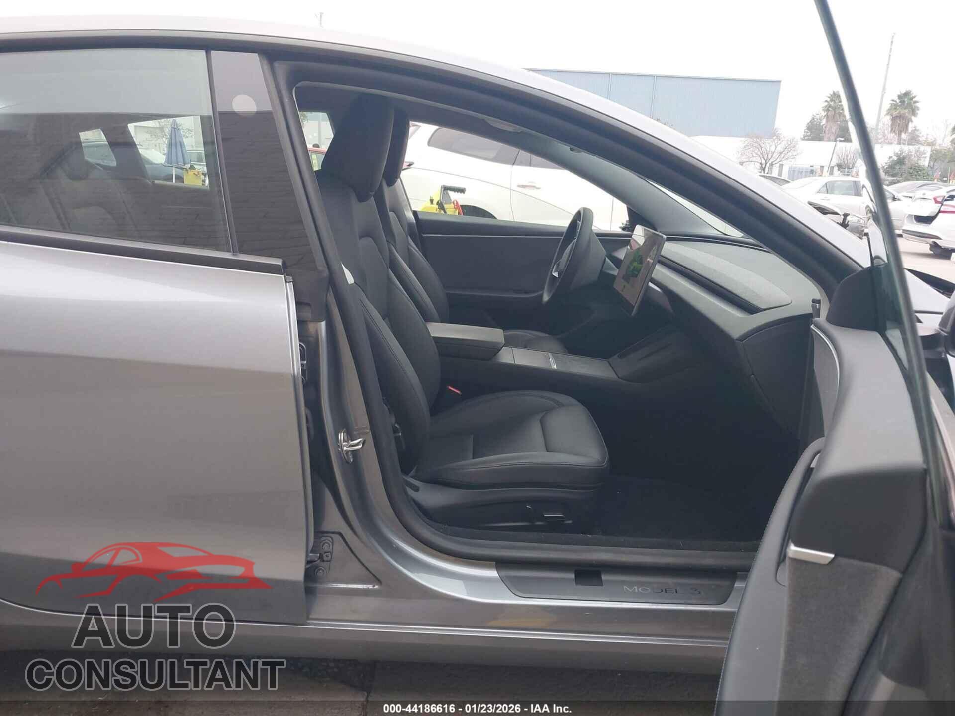 TESLA MODEL 3 2024 - 5YJ3E1EA3RF858681