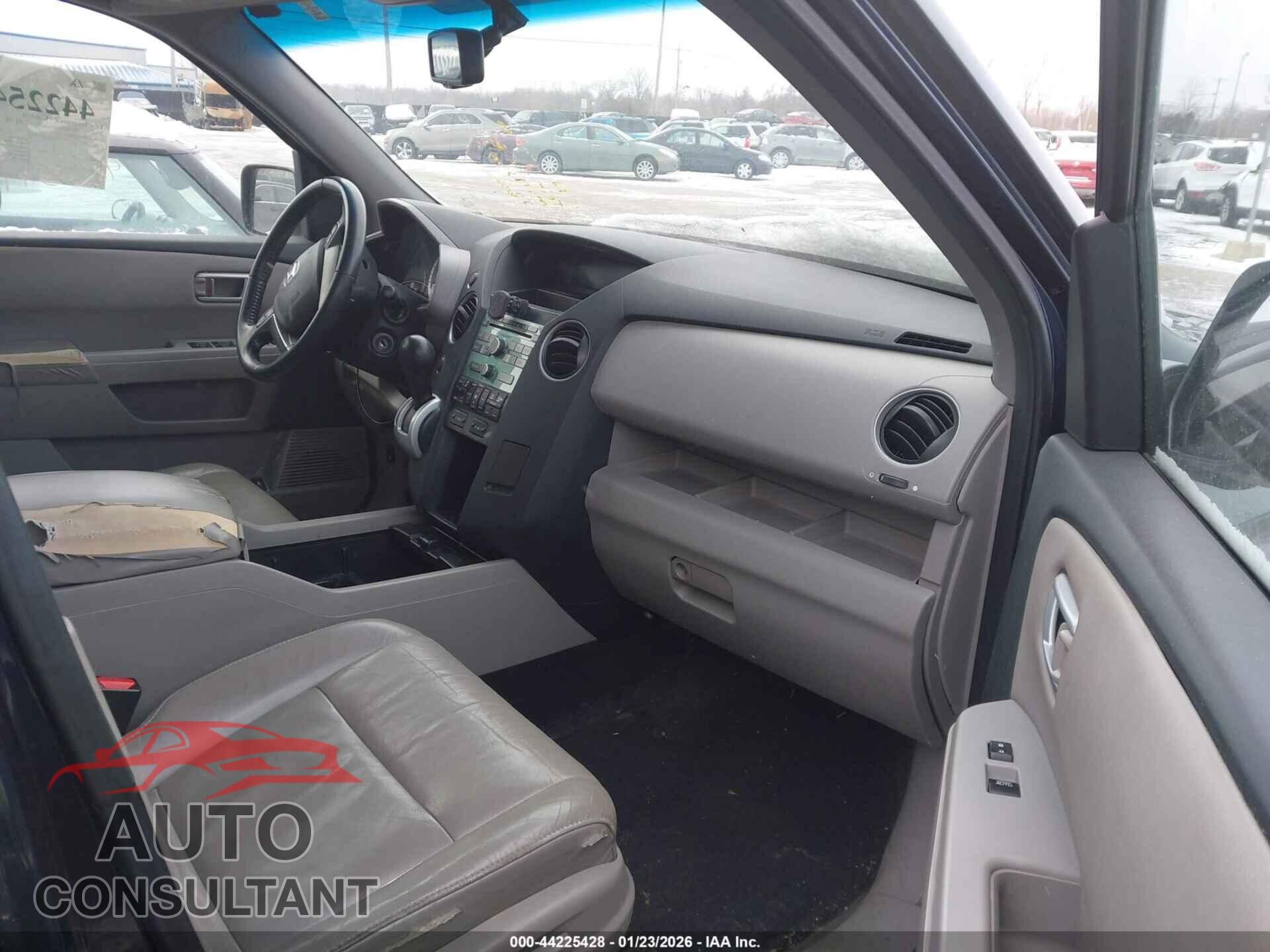 HONDA PILOT 2011 - 5FNYF4H58BB043157
