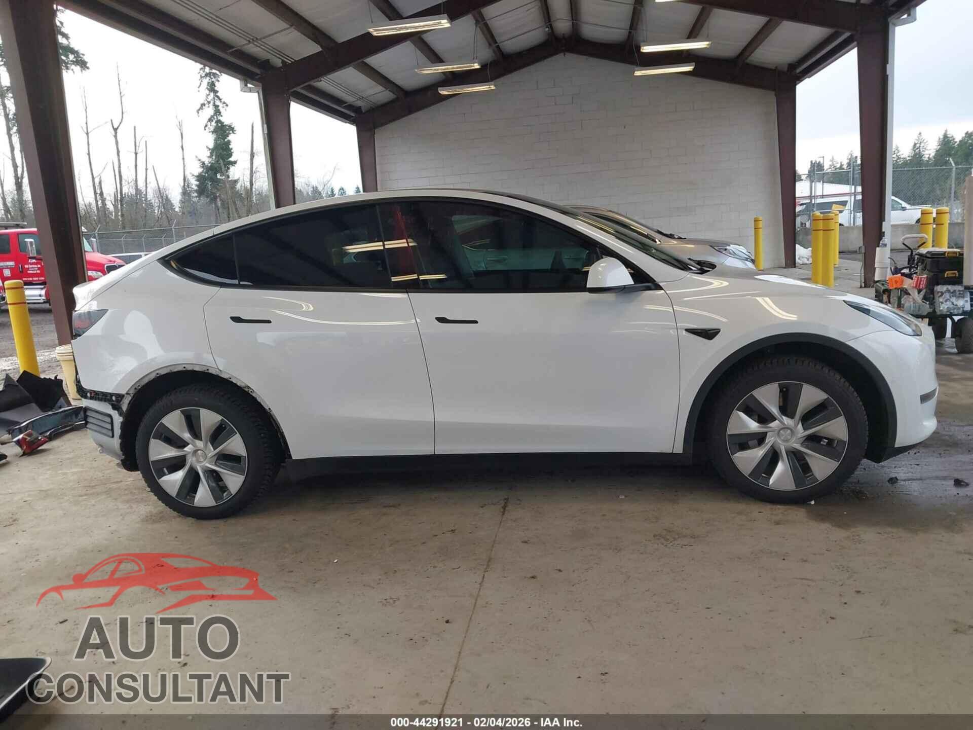 TESLA MODEL Y 2021 - 5YJYGDEE0MF261369