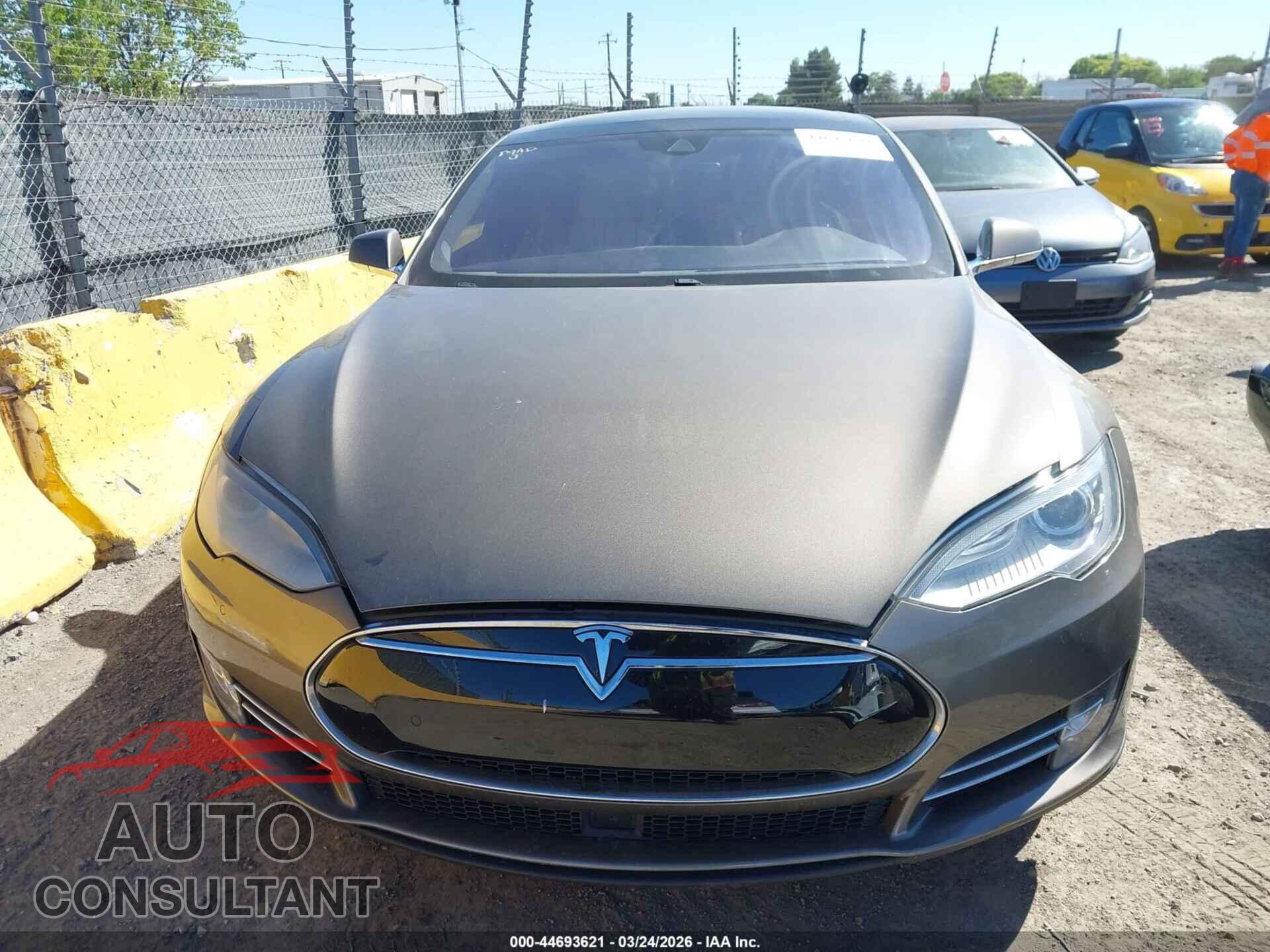TESLA MODEL S 2015 - 5YJSA1E13FF113464
