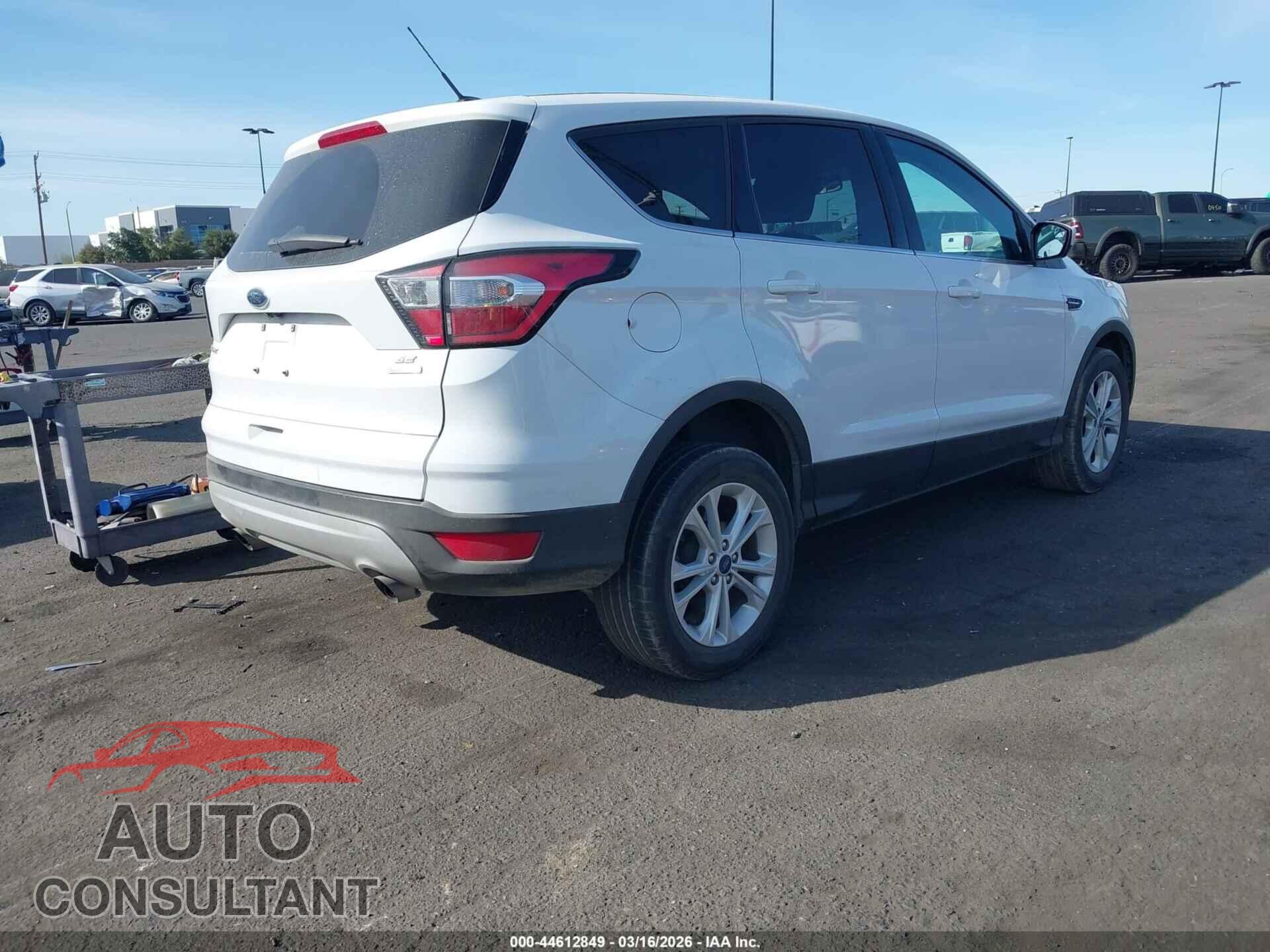 FORD ESCAPE 2017 - 1FMCU0GD3HUF08408