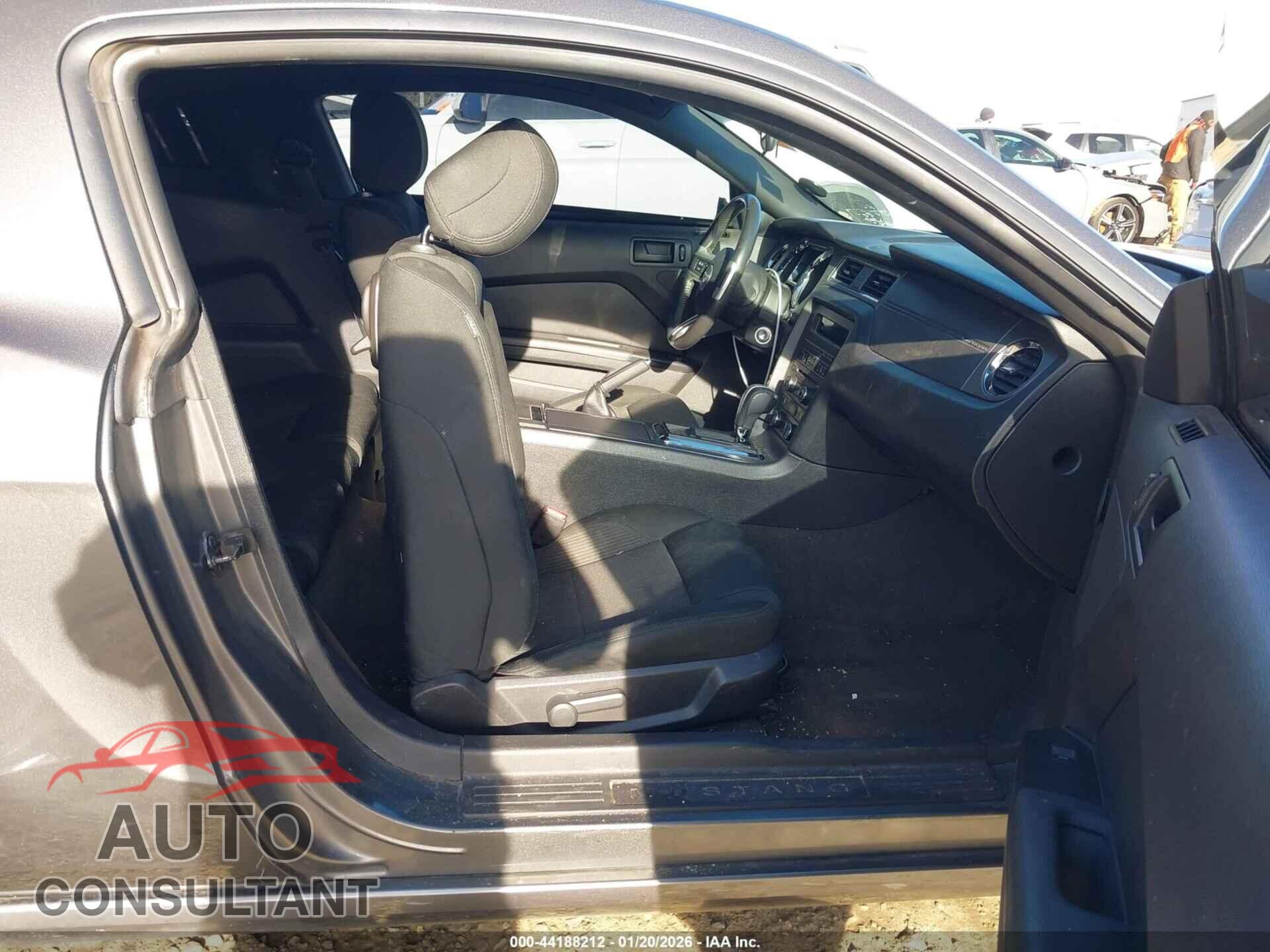 FORD MUSTANG 2014 - 1ZVBP8AM4E5325018