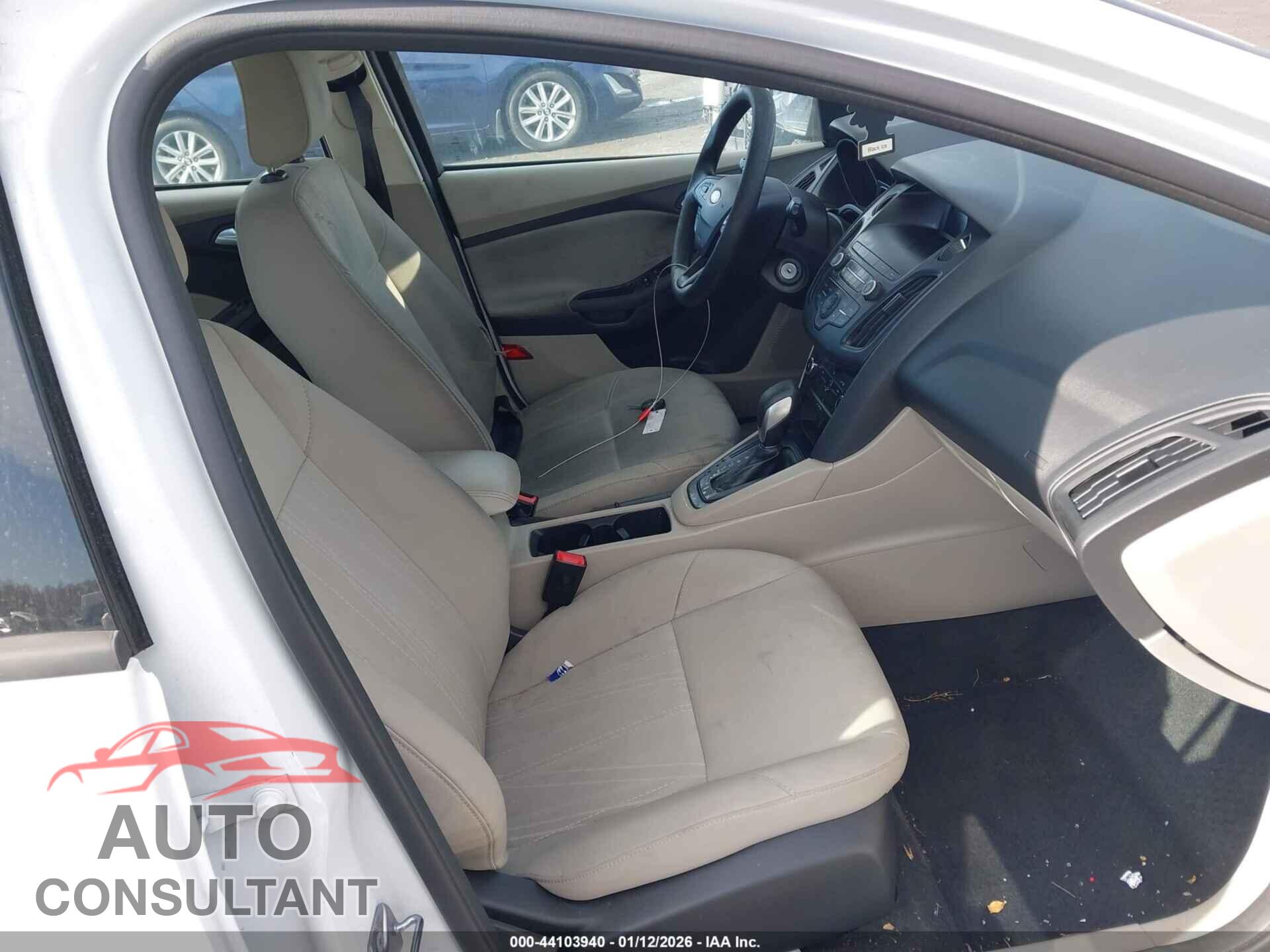 FORD FOCUS 2018 - 1FADP3K2XJL237405