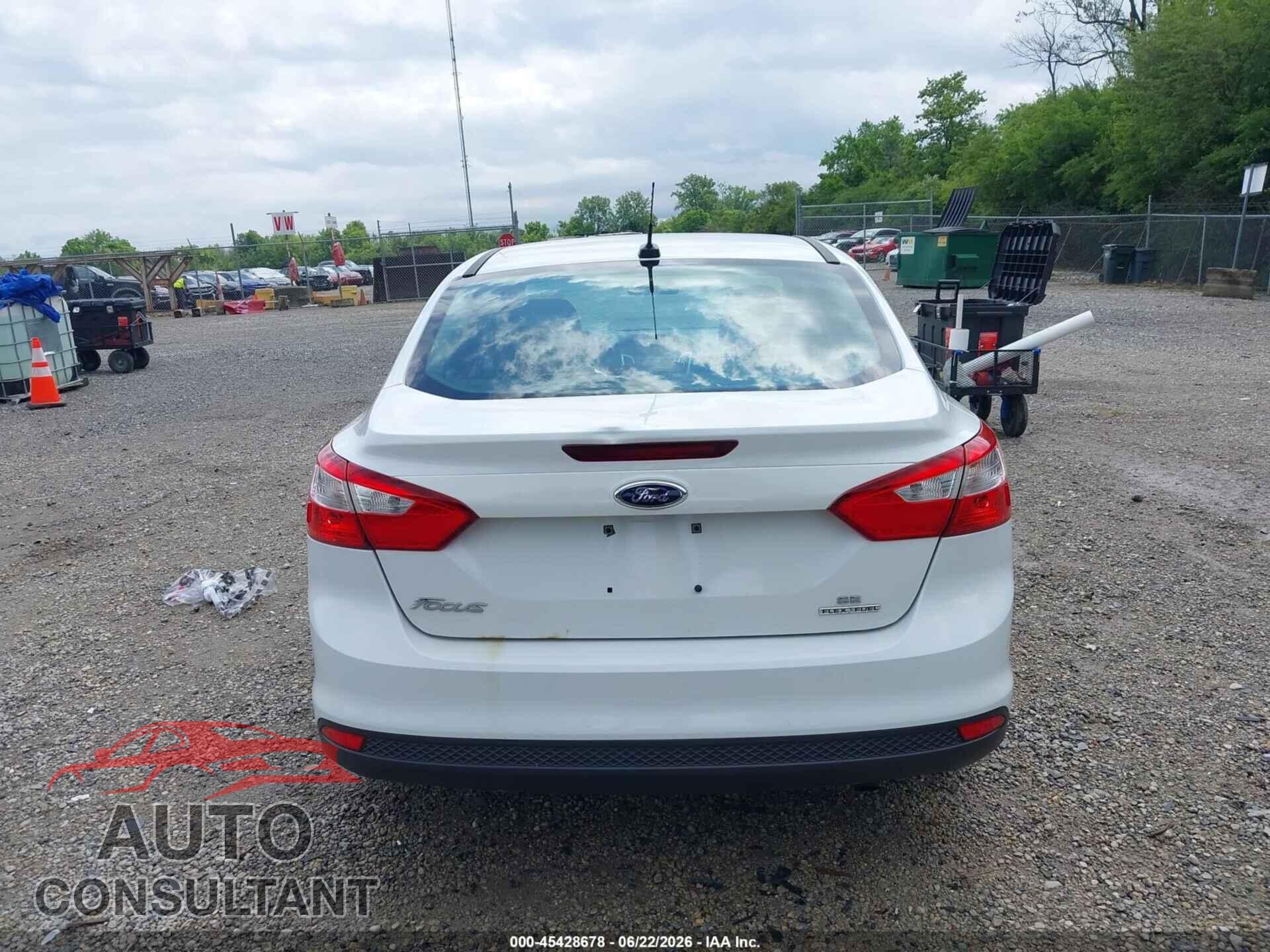 FORD FOCUS 2014 - 1FADP3F23EL228755
