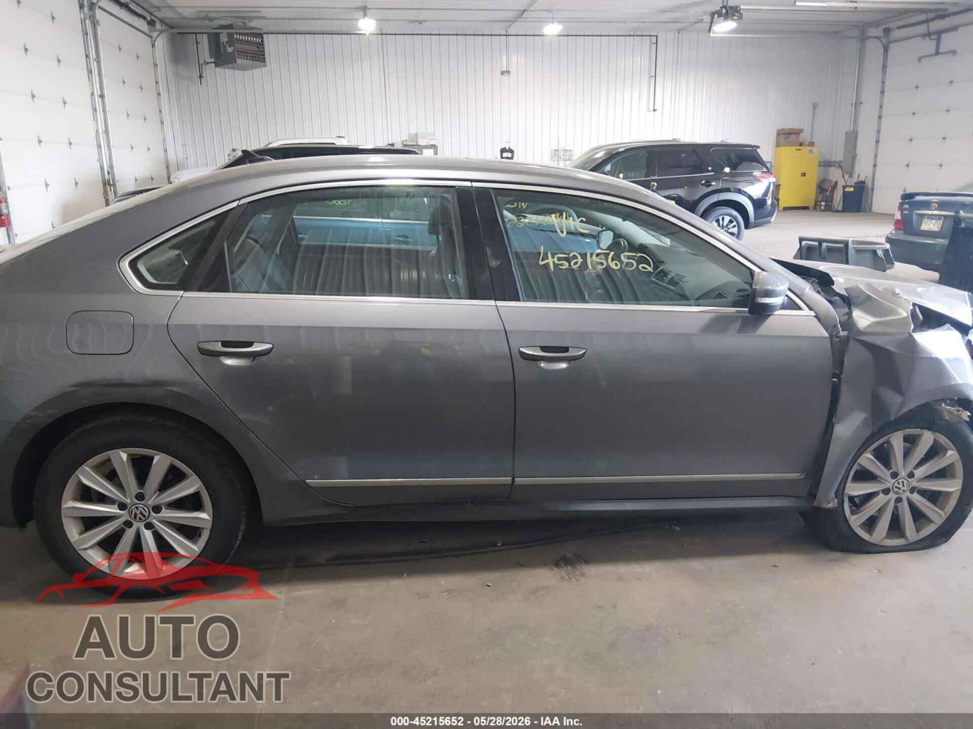 VOLKSWAGEN PASSAT 2013 - 1VWCH7A32DC082256
