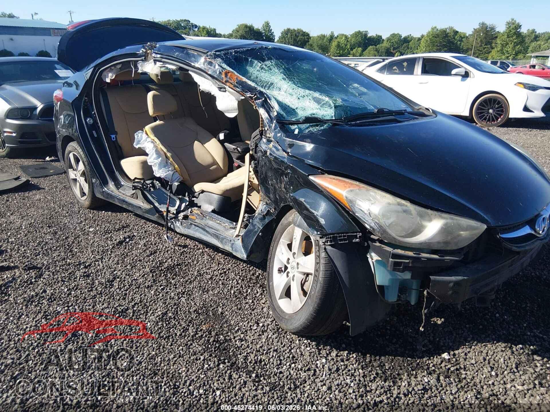 HYUNDAI ELANTRA 2013 - KMHDH4AE2DU571365