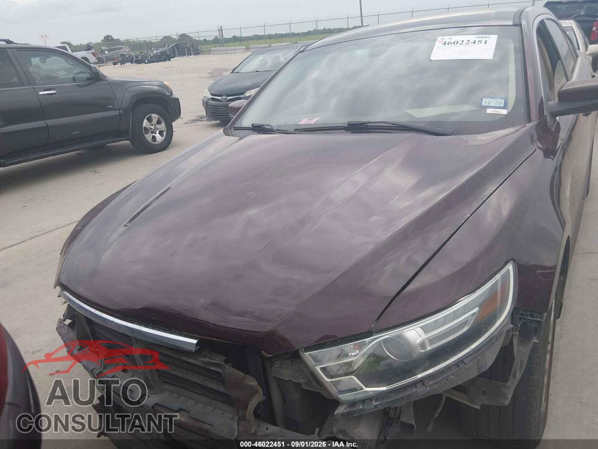 FORD TAURUS 2018 - 1FAHP2E86JG101082