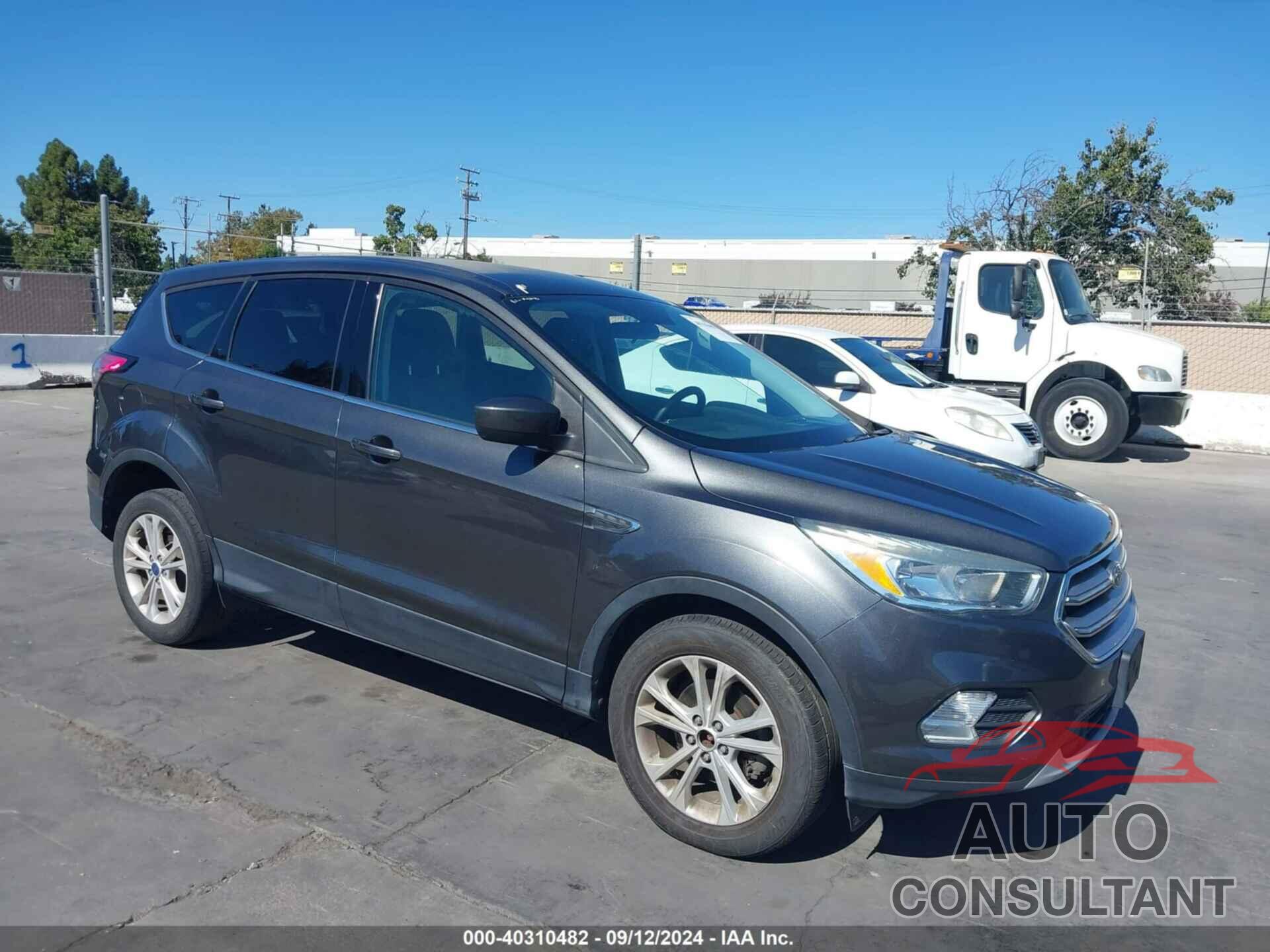 FORD ESCAPE 2017 - 1FMCU0GD0HUE97612