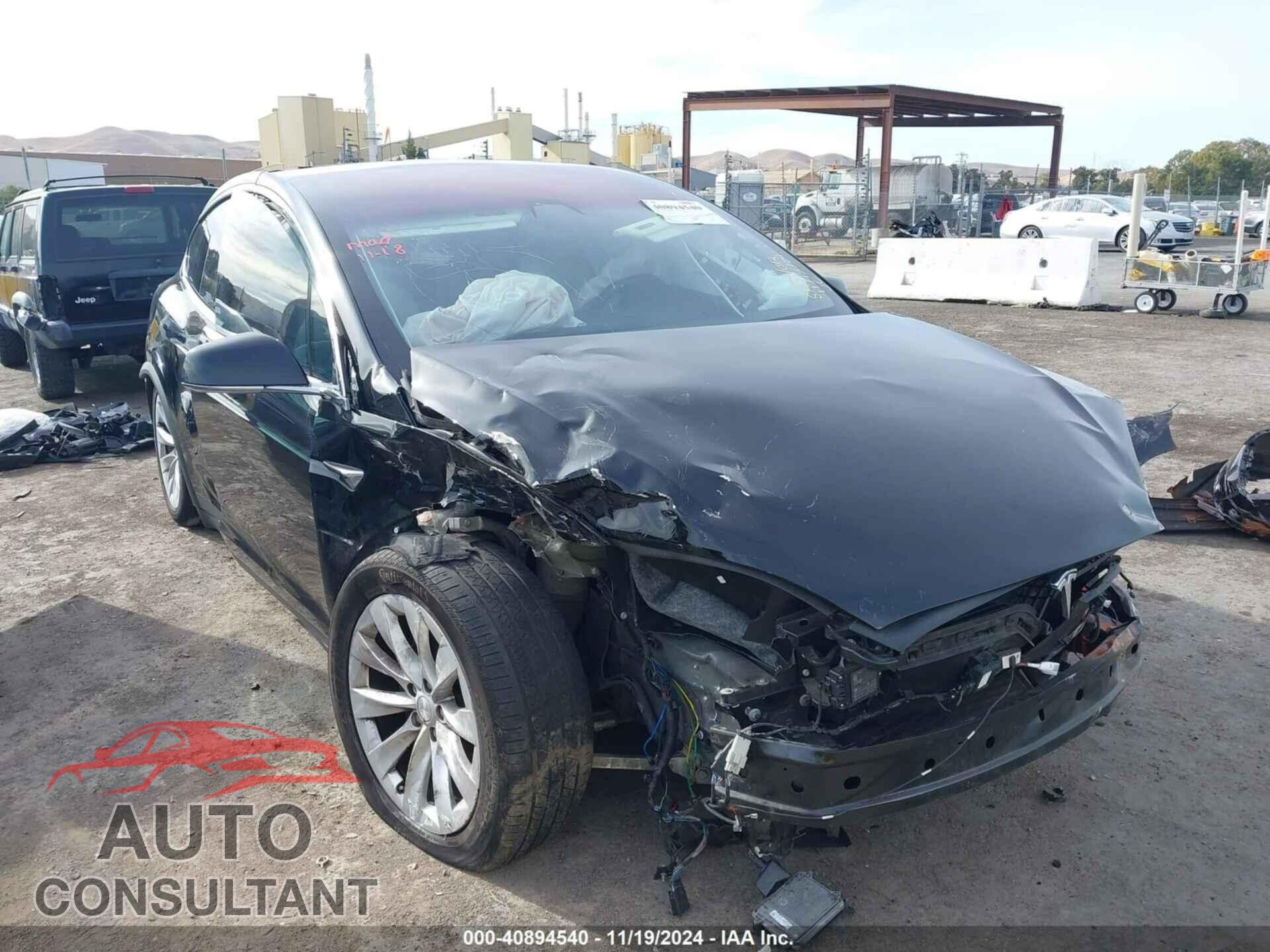 TESLA MODEL X 2018 - 5YJXCBE21JF140508
