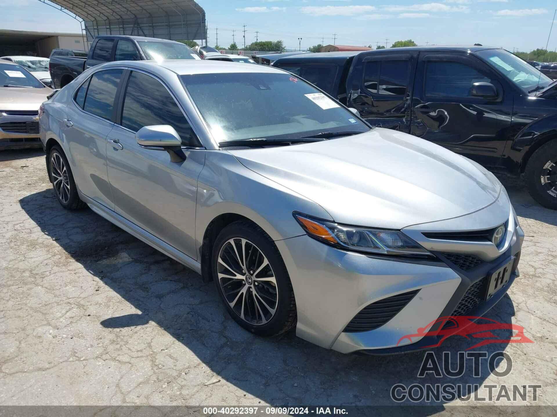 TOYOTA CAMRY 2018 - 4T1B11HK9JU123948