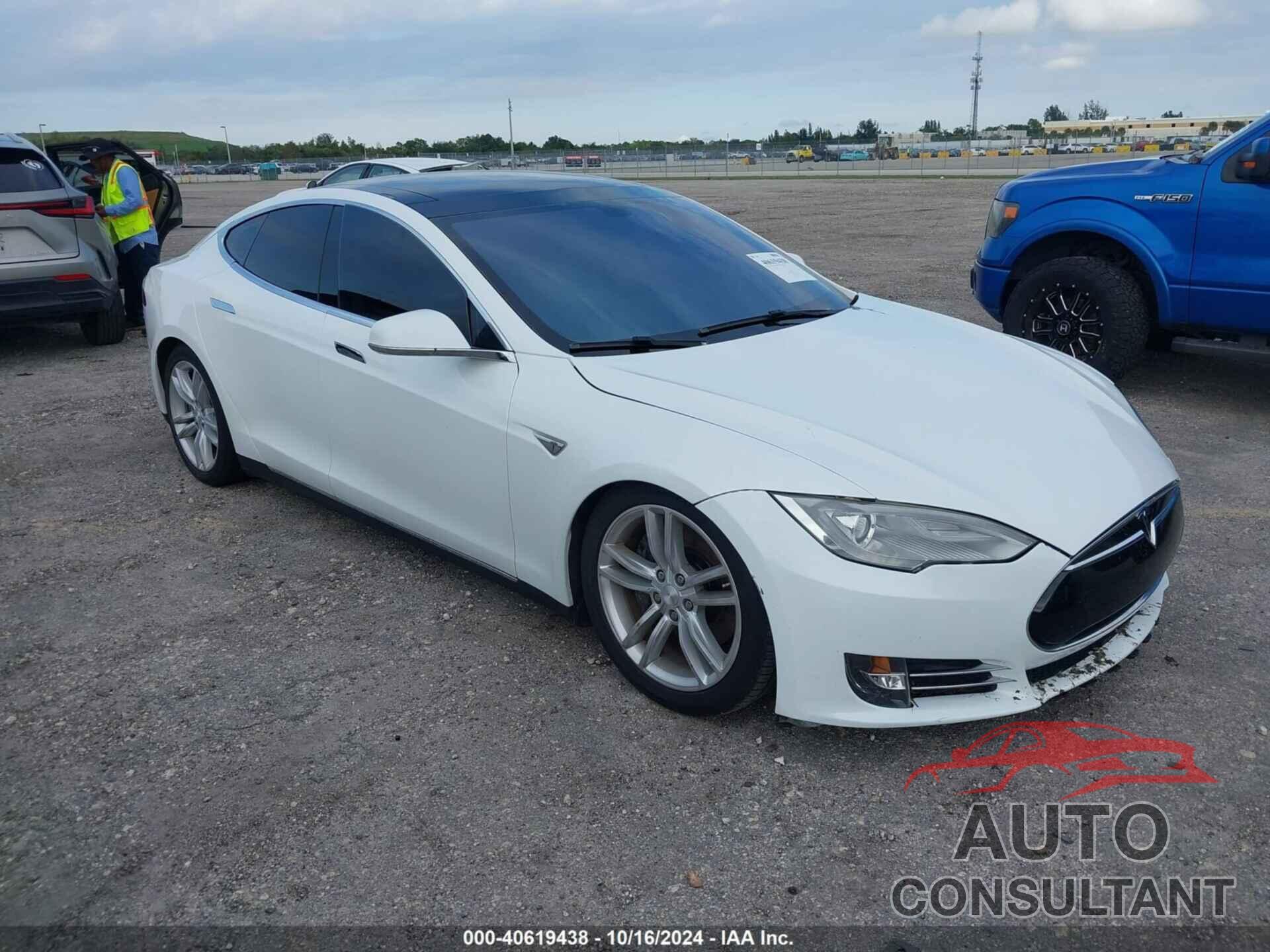 TESLA MODEL S 2014 - 5YJSA1S18EFP33102