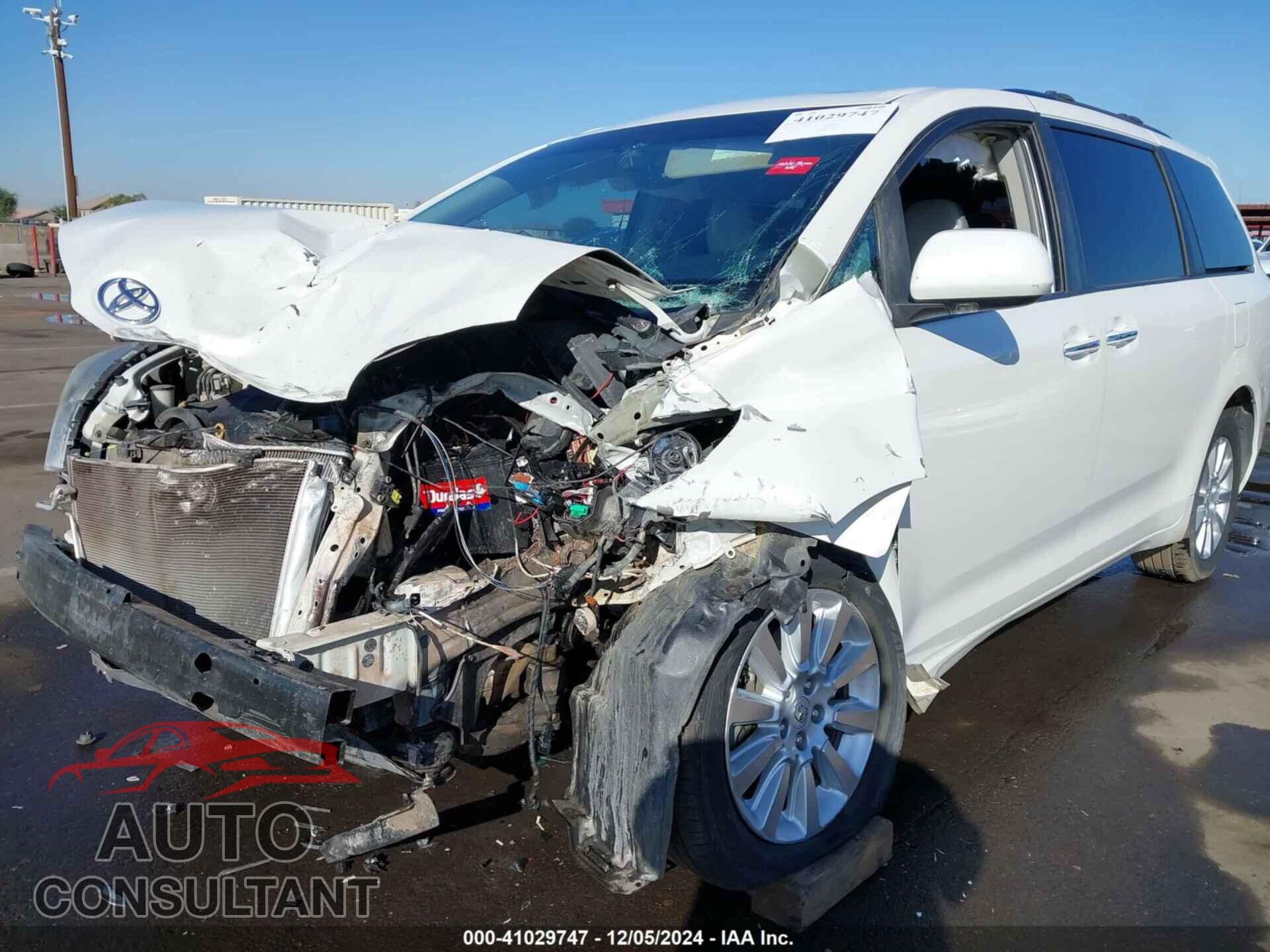 TOYOTA SIENNA 2011 - 5TDYK3DC7BS066208