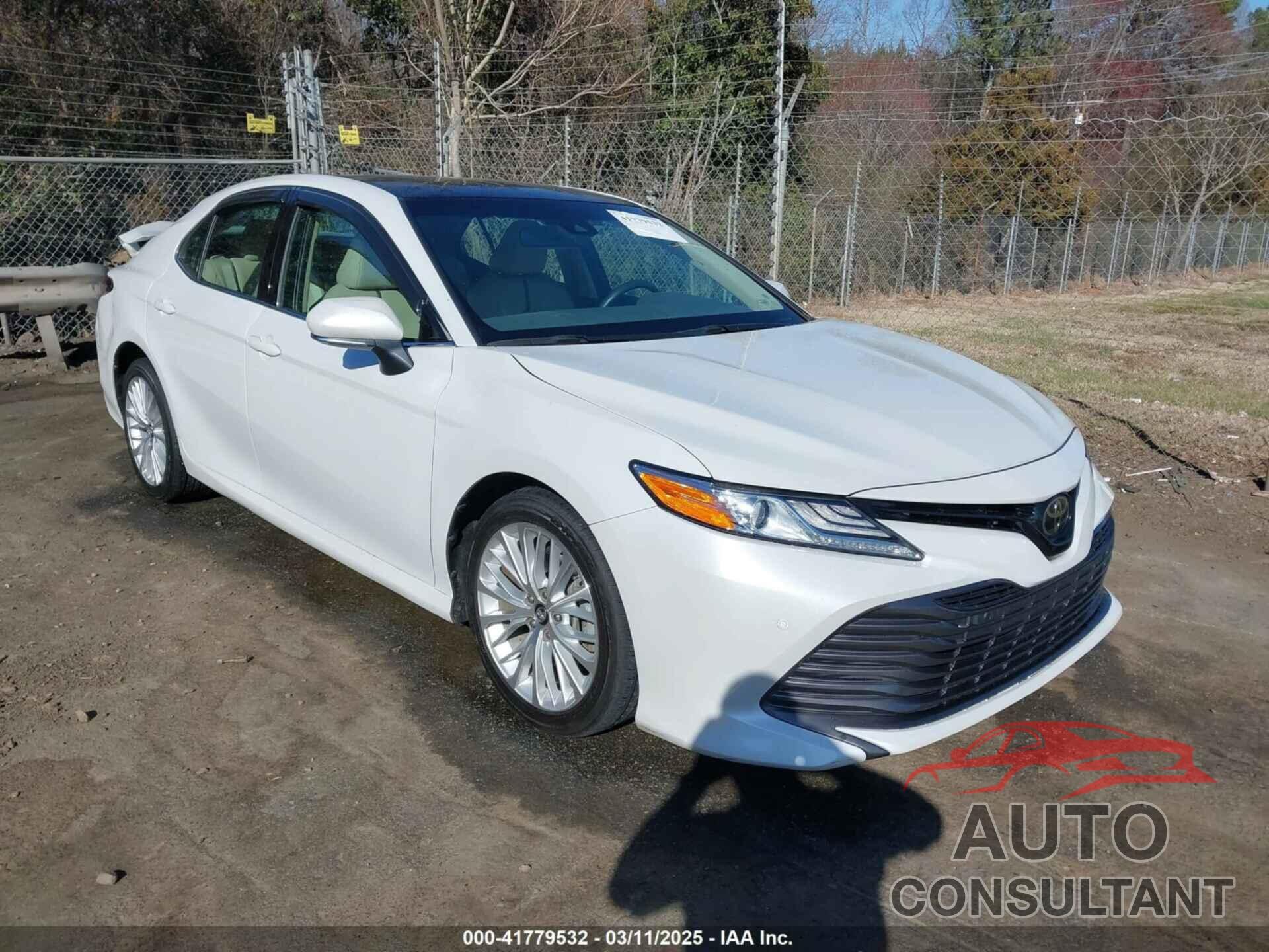 TOYOTA CAMRY 2018 - 4T1B11HKXJU053635