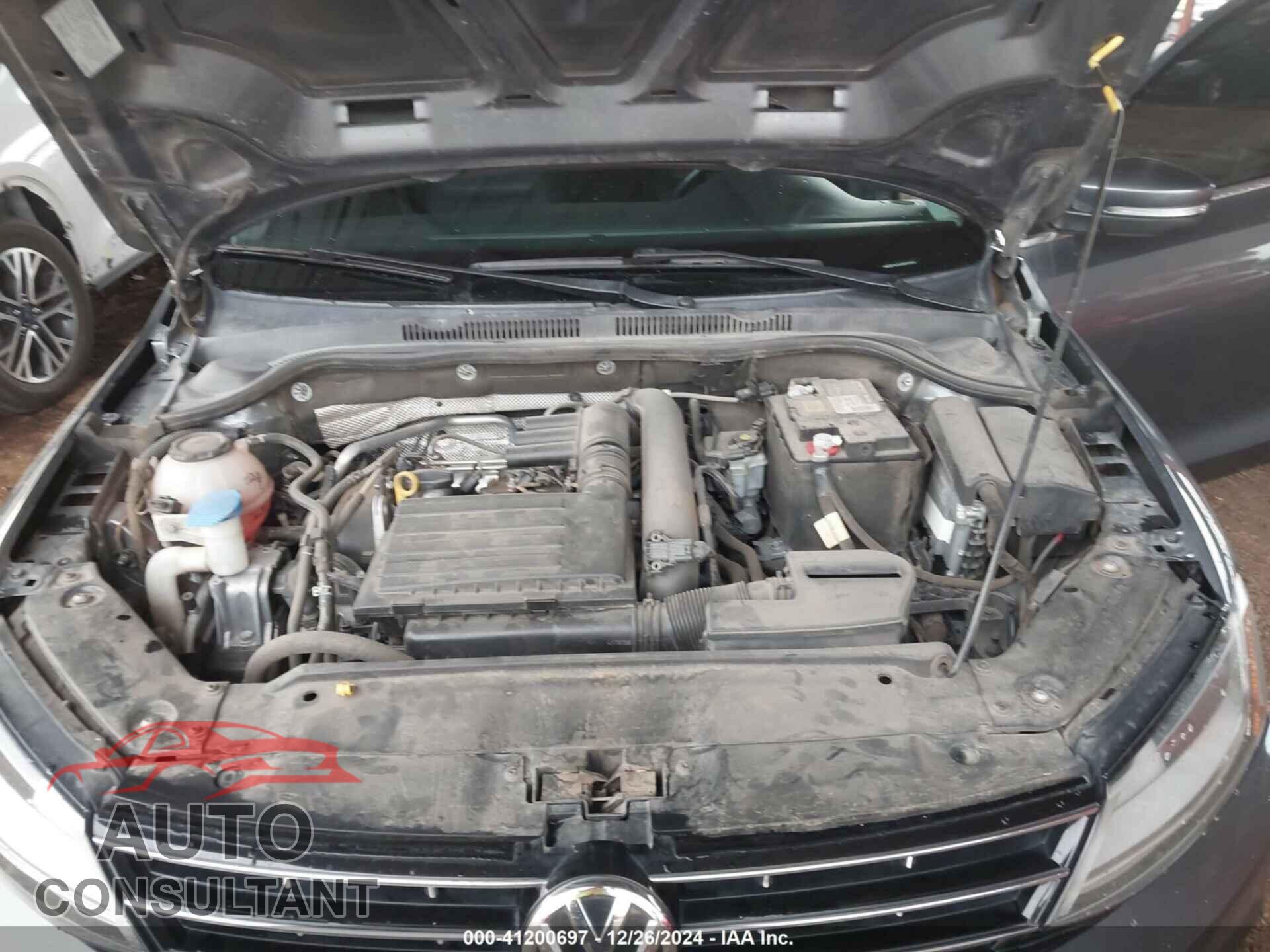 VOLKSWAGEN JETTA 2018 - 3VWDB7AJXJM242592