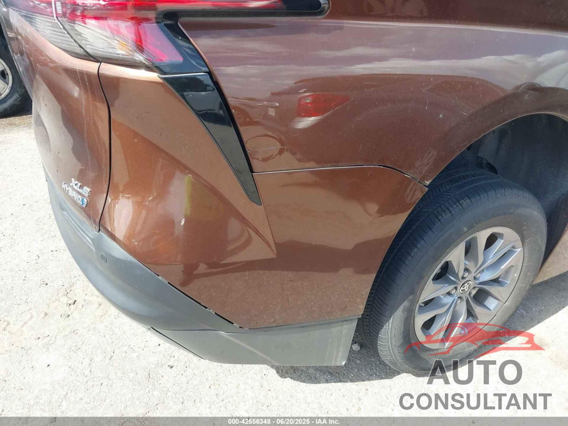 TOYOTA SIENNA 2021 - 5TDJRKEC6MS065866