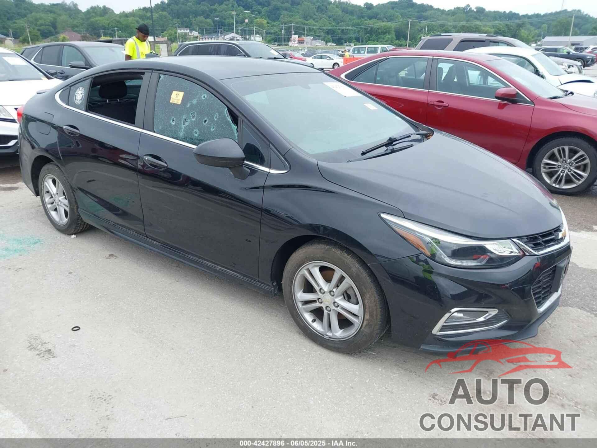 CHEVROLET CRUZE 2017 - 1G1BE5SM5H7257819