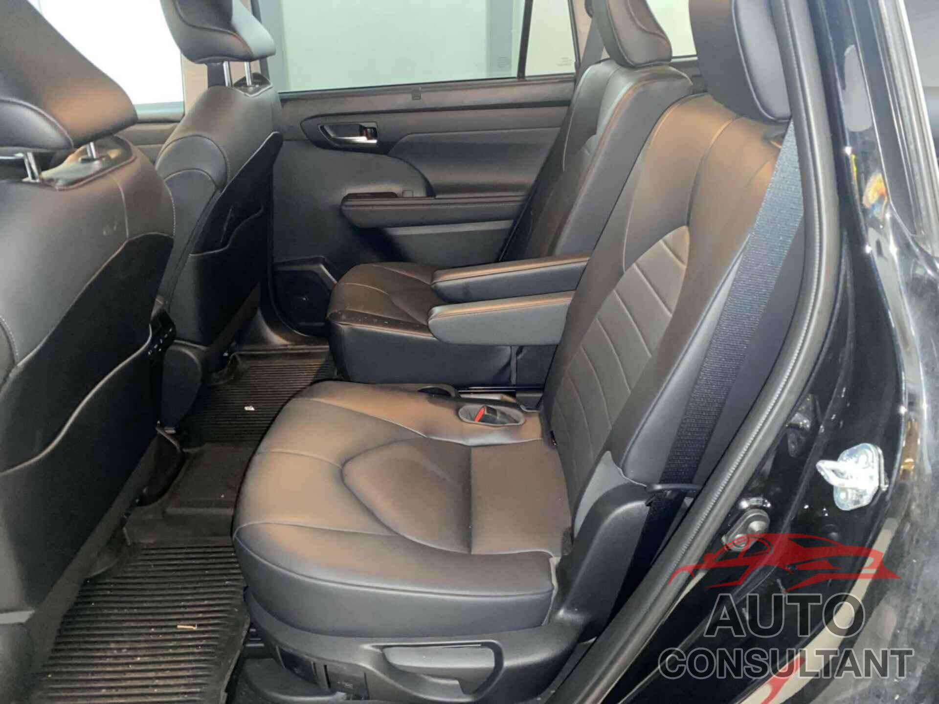 TOYOTA HIGHLANDER 2021 - 5TDGARAH6MS506374