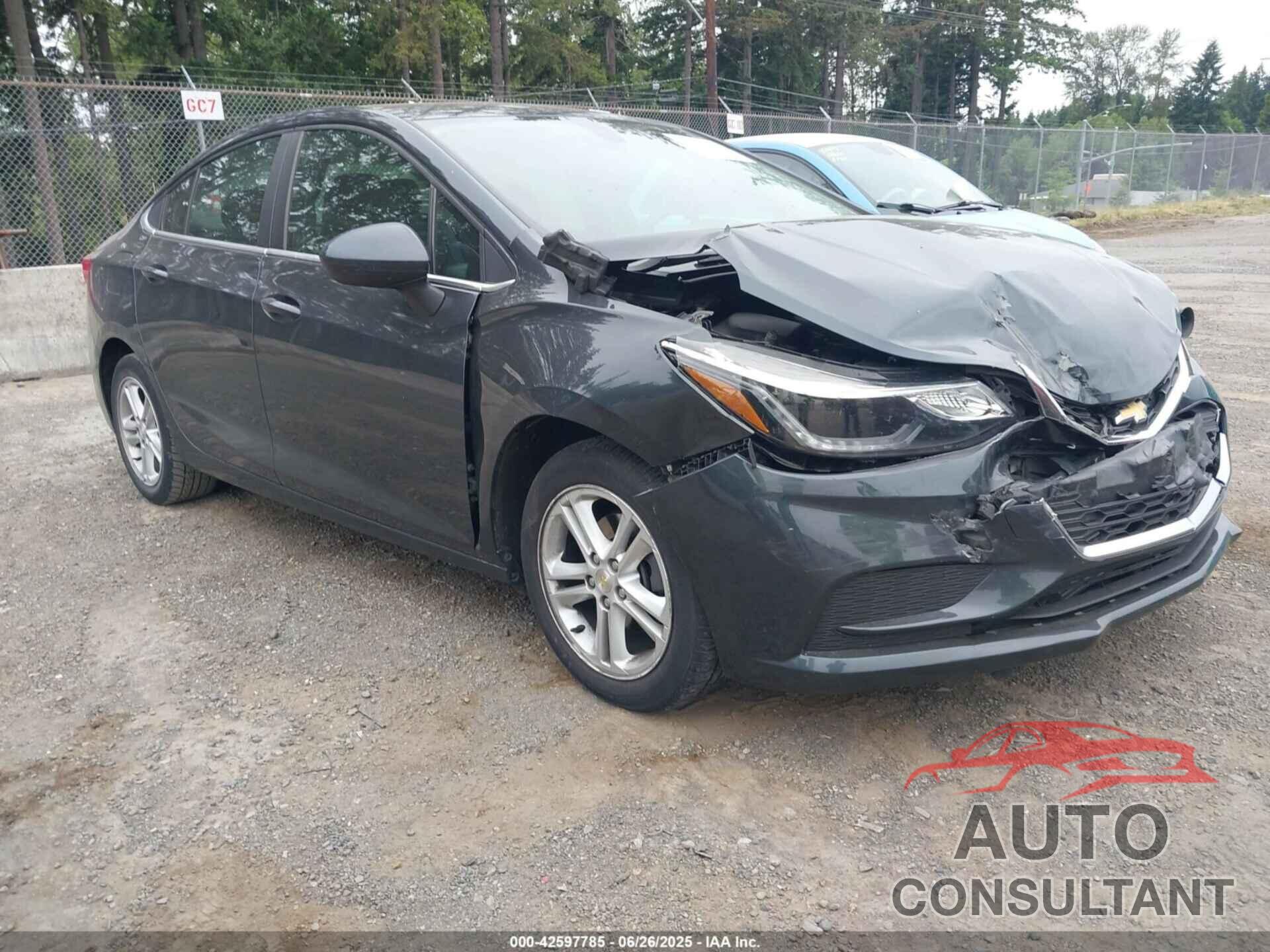 CHEVROLET CRUZE 2018 - 1G1BE5SM8J7210760
