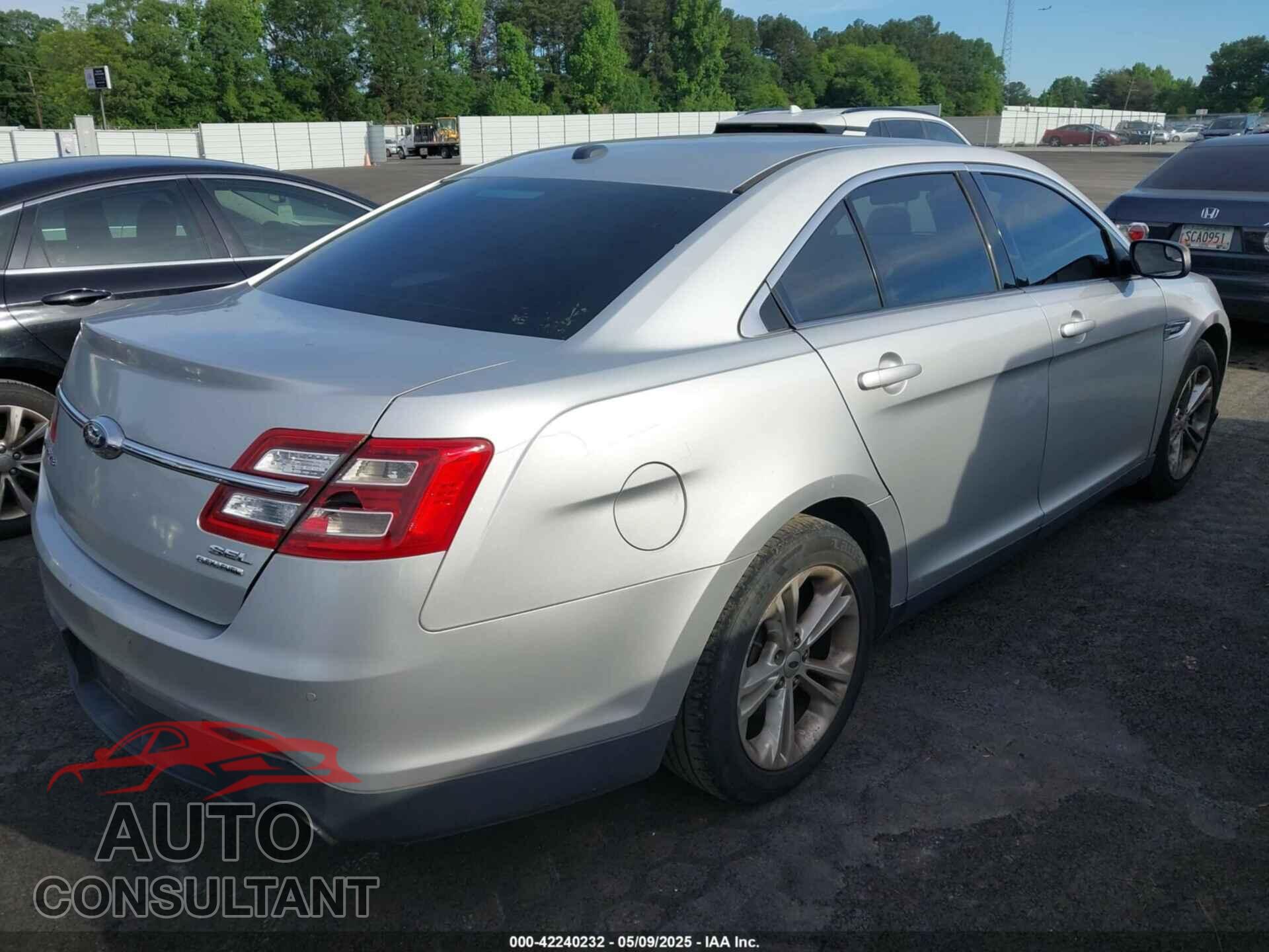 FORD TAURUS 2014 - 1FAHP2E82EG132710