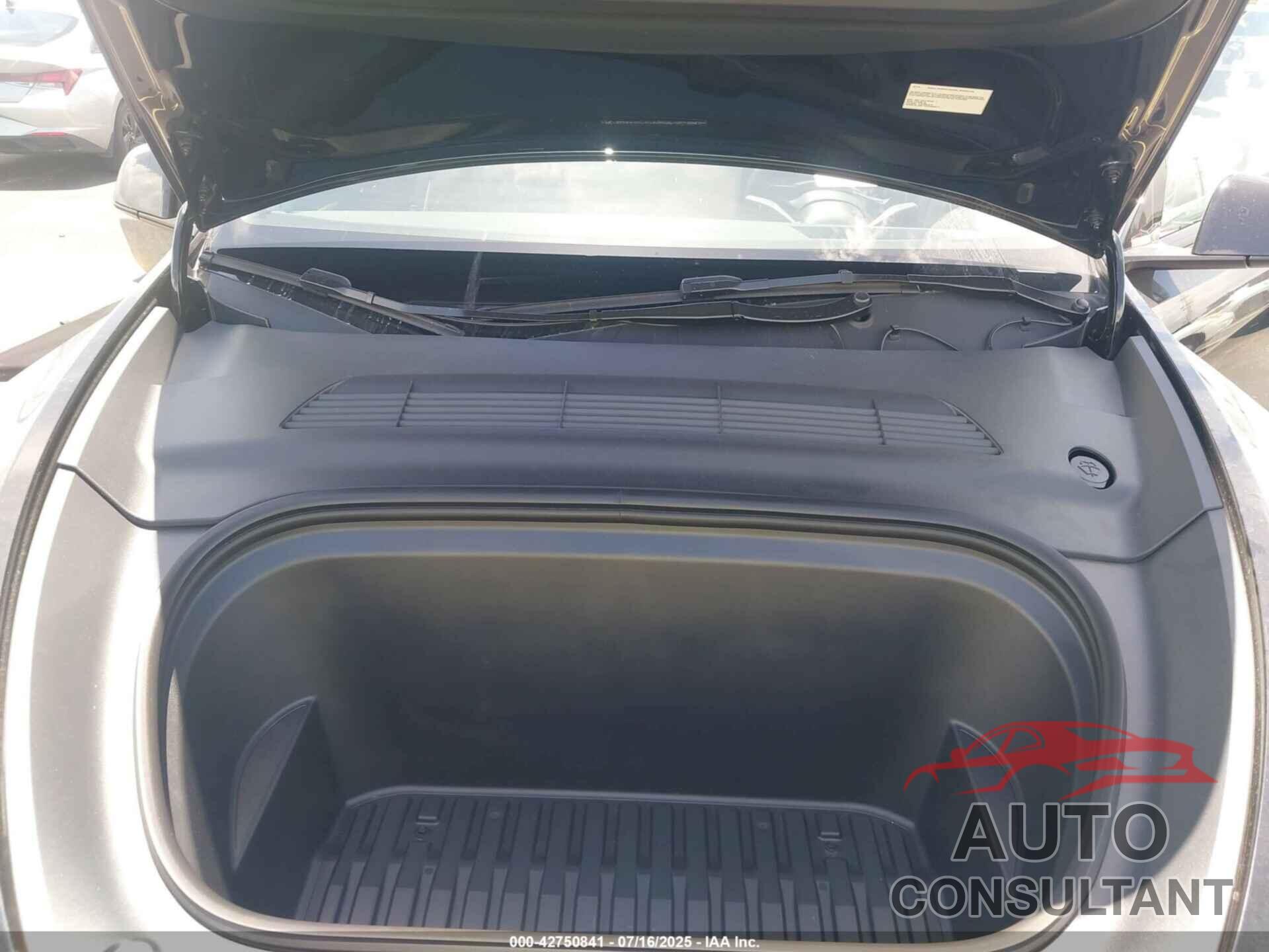 TESLA MODEL Y 2024 - 7SAYGDED7RF187112
