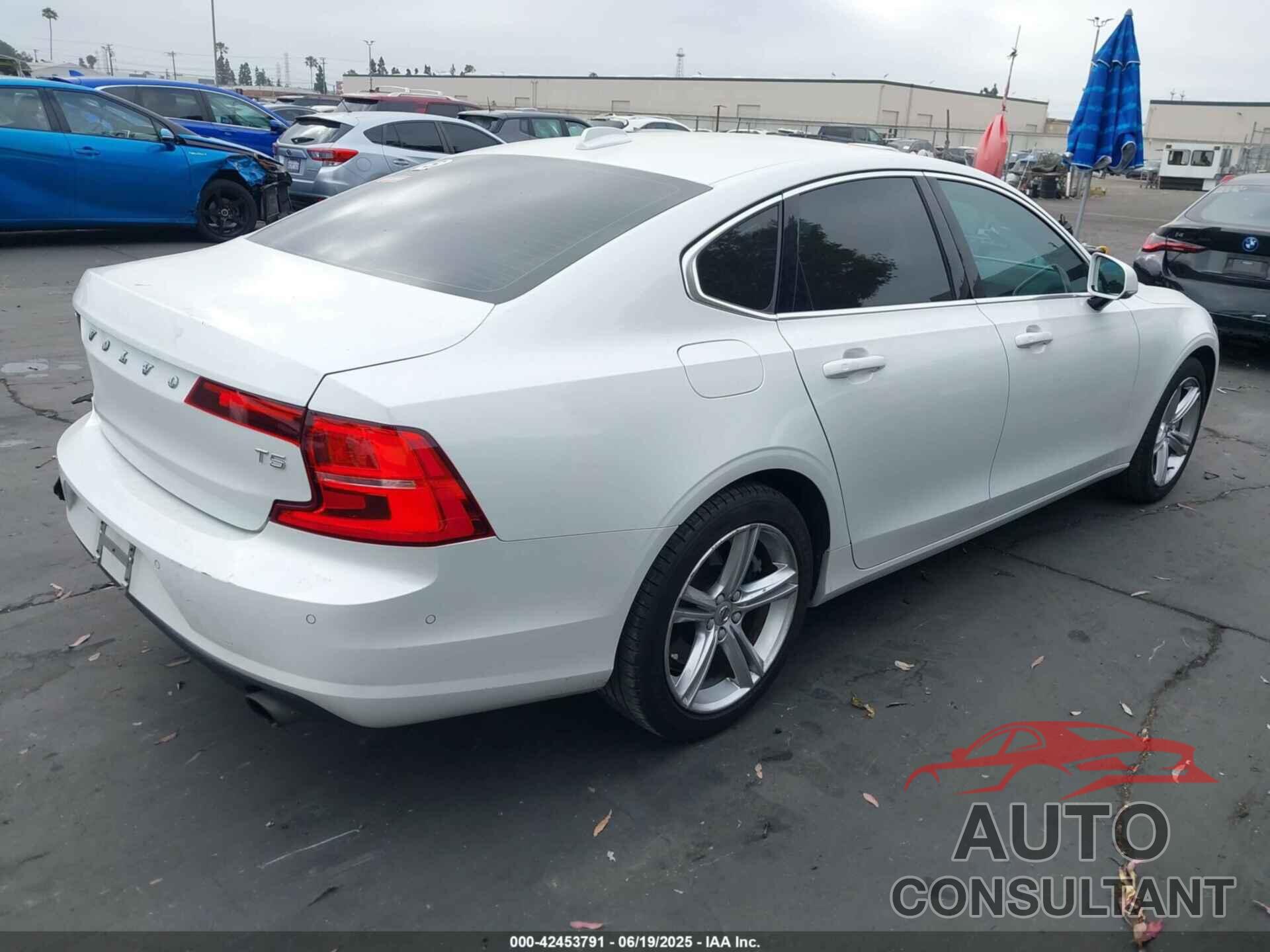 VOLVO S90 2017 - YV1102AK1H1017857