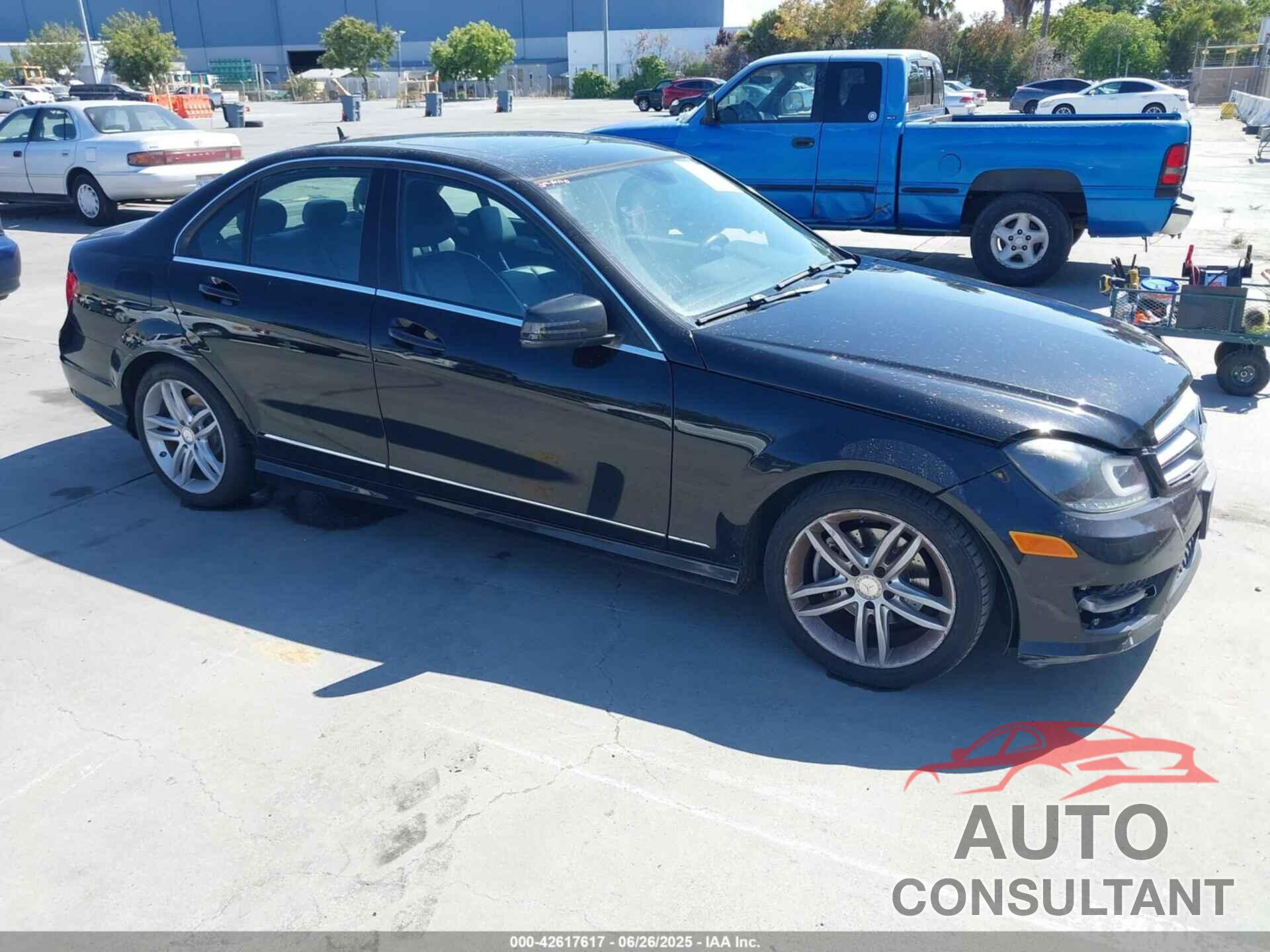 MERCEDES-BENZ C 250 2013 - WDDGF4HB2DR301435