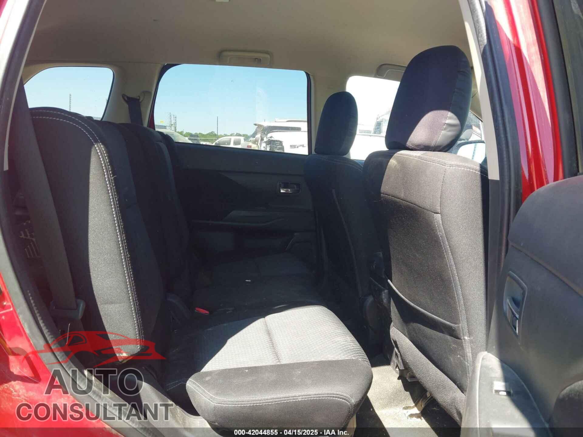 MITSUBISHI OUTLANDER 2018 - JA4AD2A33JZ040254