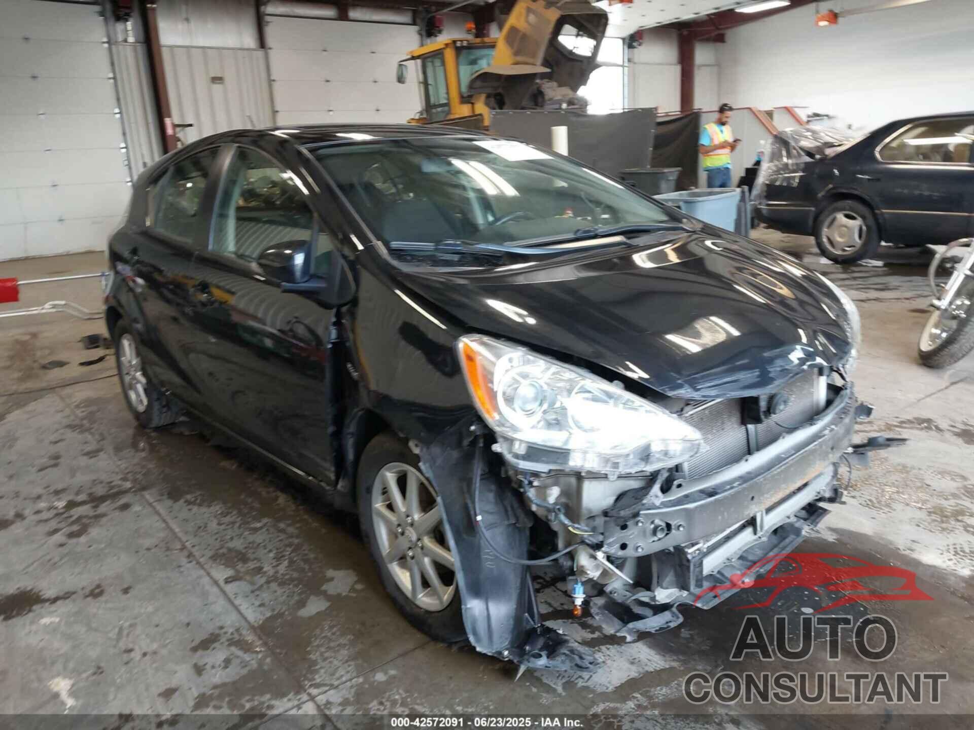 TOYOTA PRIUS C 2014 - JTDKDTB39E1082320