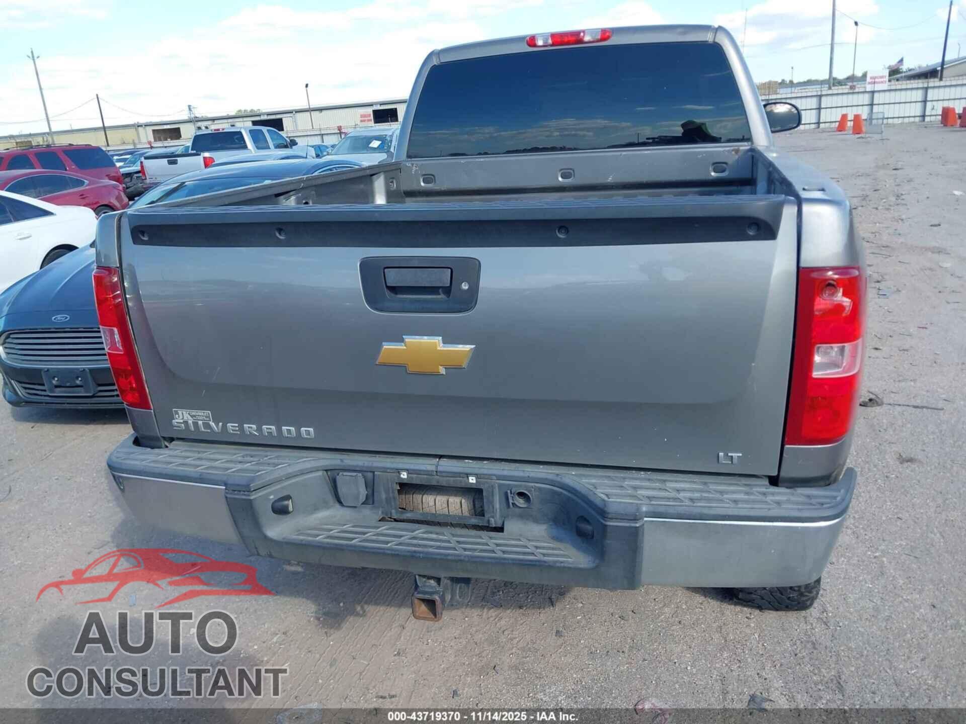 CHEVROLET SILVERADO 1500 2013 - 1GCRCSE02DZ103473