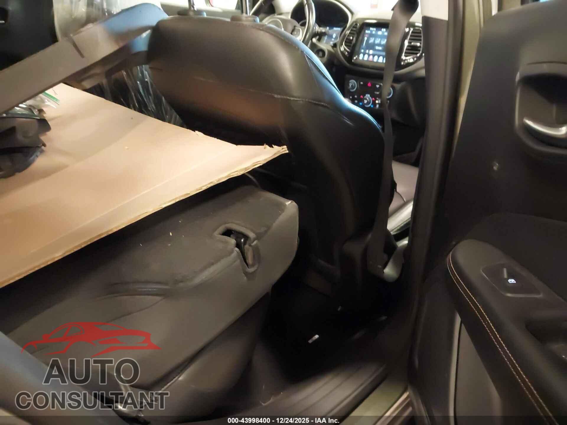 JEEP COMPASS 2020 - 3C4NJDCB7LT116407