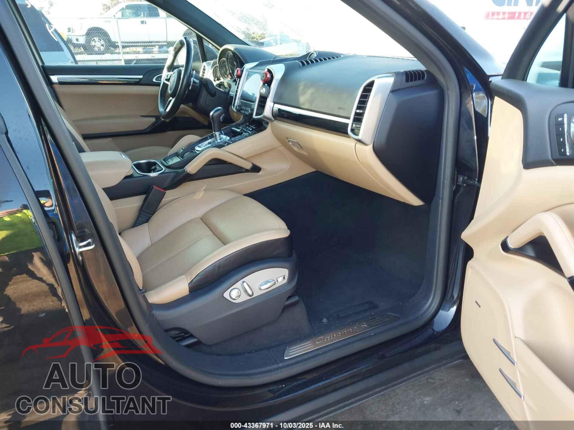 PORSCHE CAYENNE 2017 - WP1AB2A26HLA52834