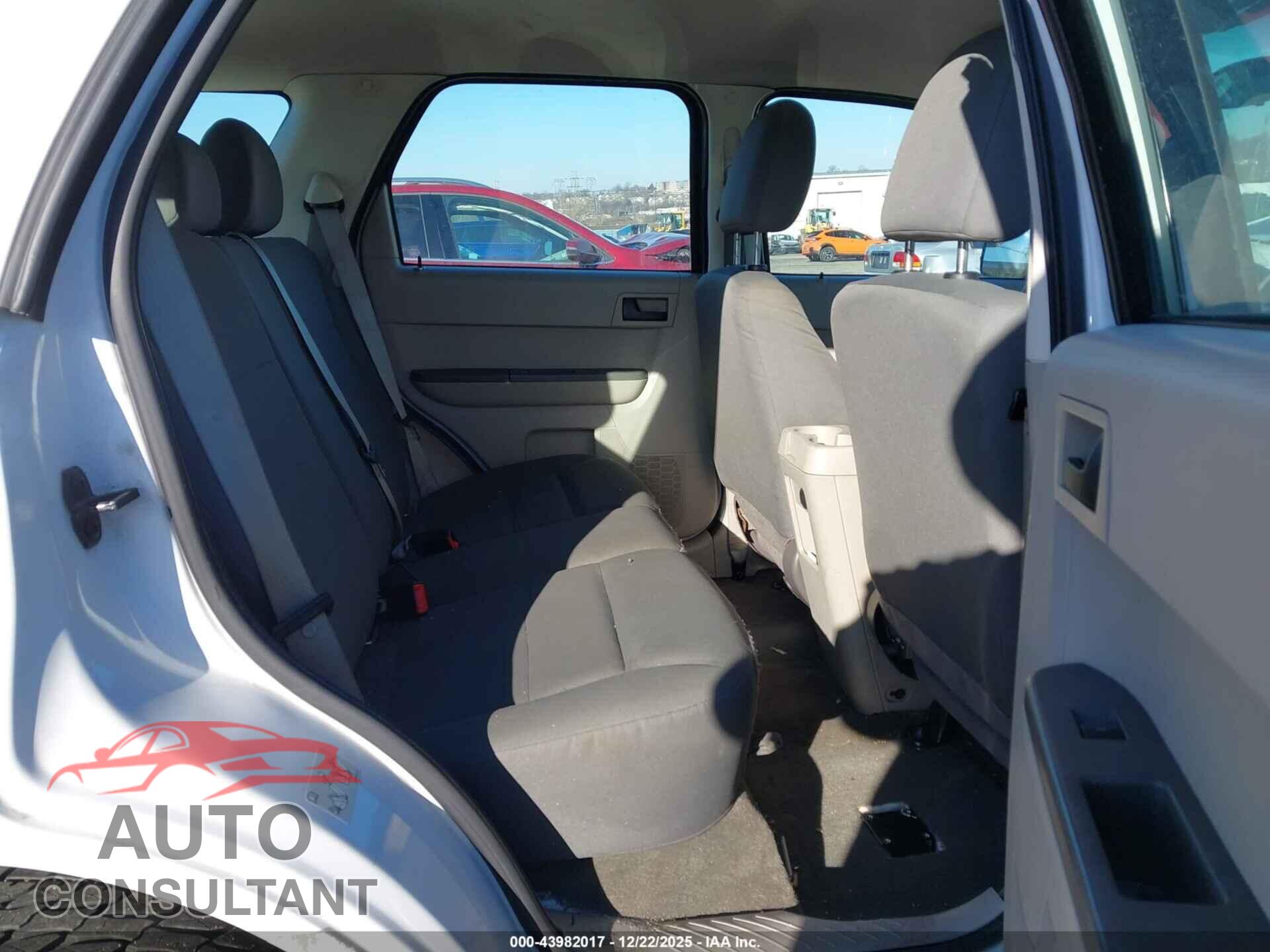 FORD ESCAPE 2011 - 1FMCU0C75BKC18058