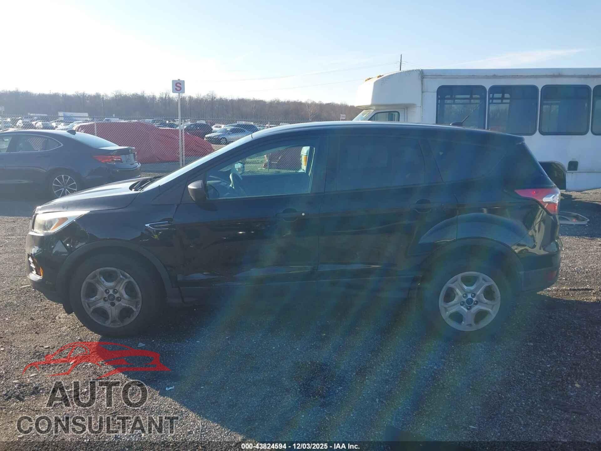 FORD ESCAPE 2017 - 1FMCU0F71HUD67799