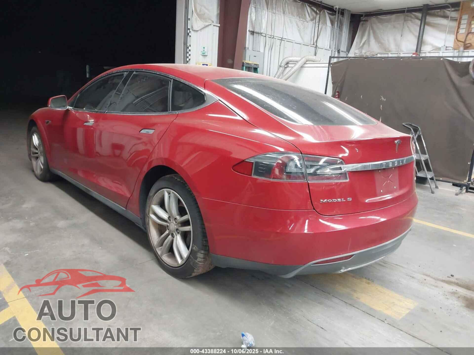 TESLA MODEL S 2013 - 5YJSA1CN2DFP16568