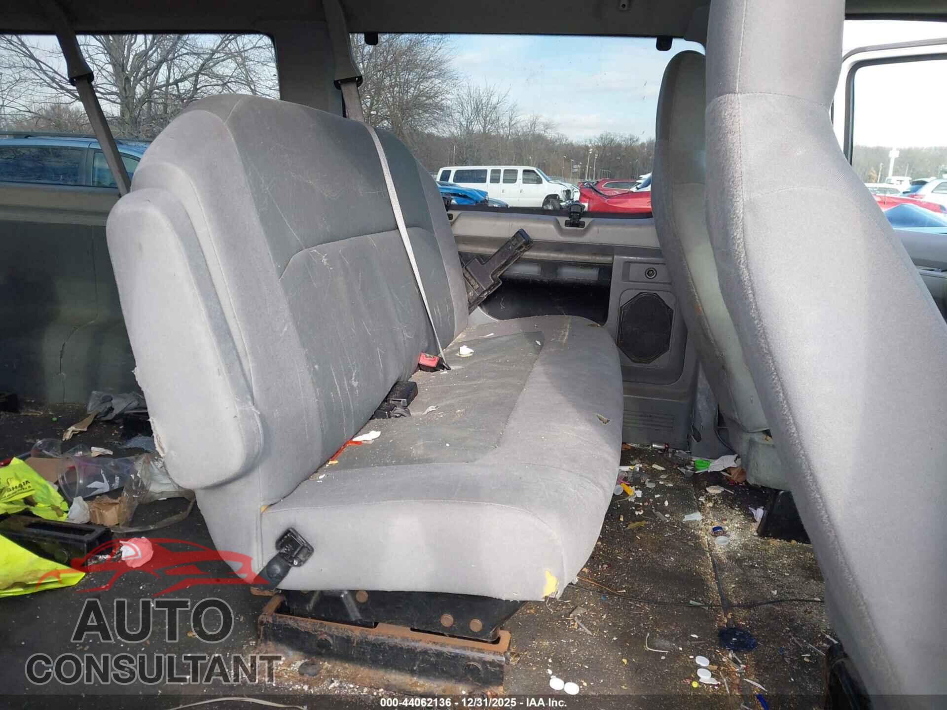 FORD E-350 SUPER DUTY 2011 - 1FBSS3BL7BDA28552