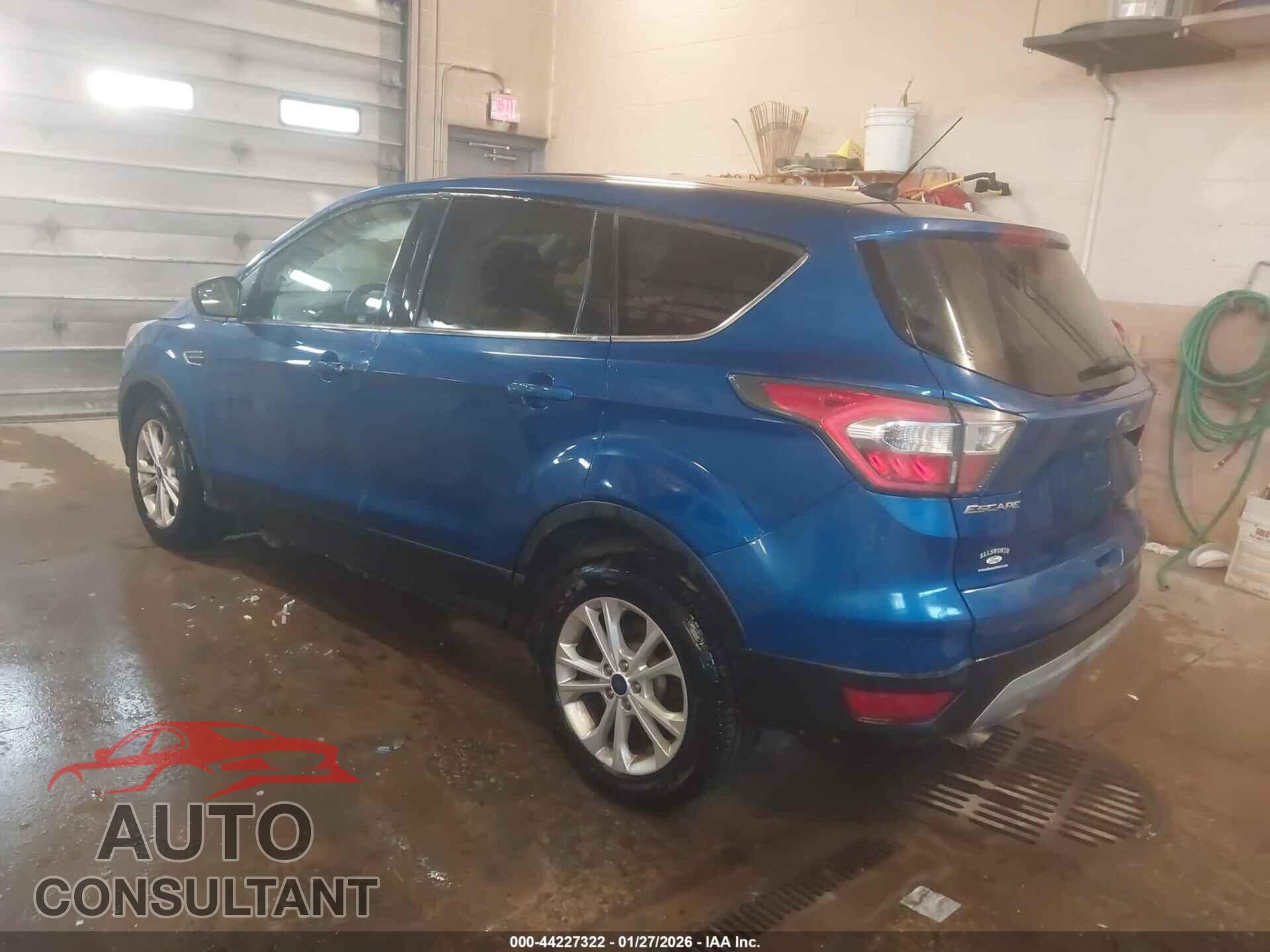 FORD ESCAPE 2017 - 1FMCU9GD4HUB15781