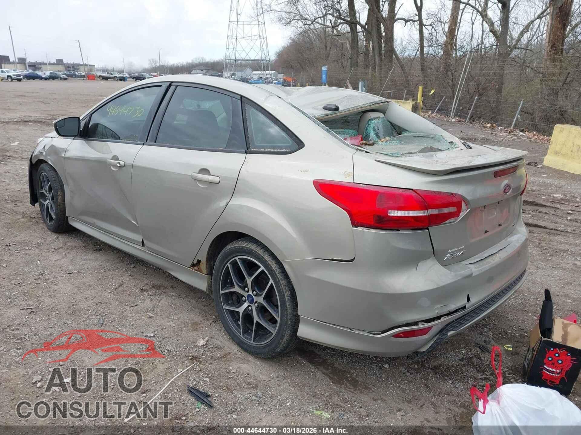 FORD FOCUS 2015 - 1FADP3F27FL365103