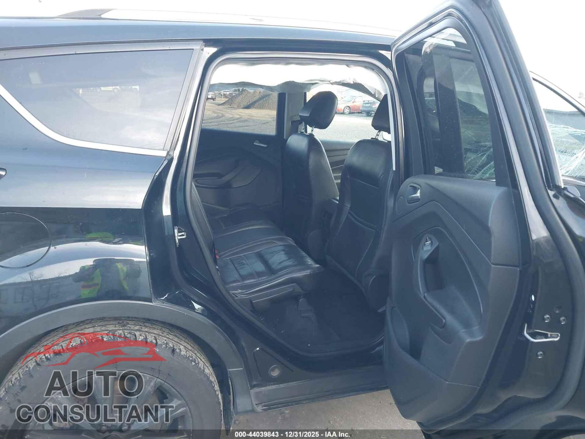 FORD ESCAPE 2017 - 1FMCU9J92HUE97880