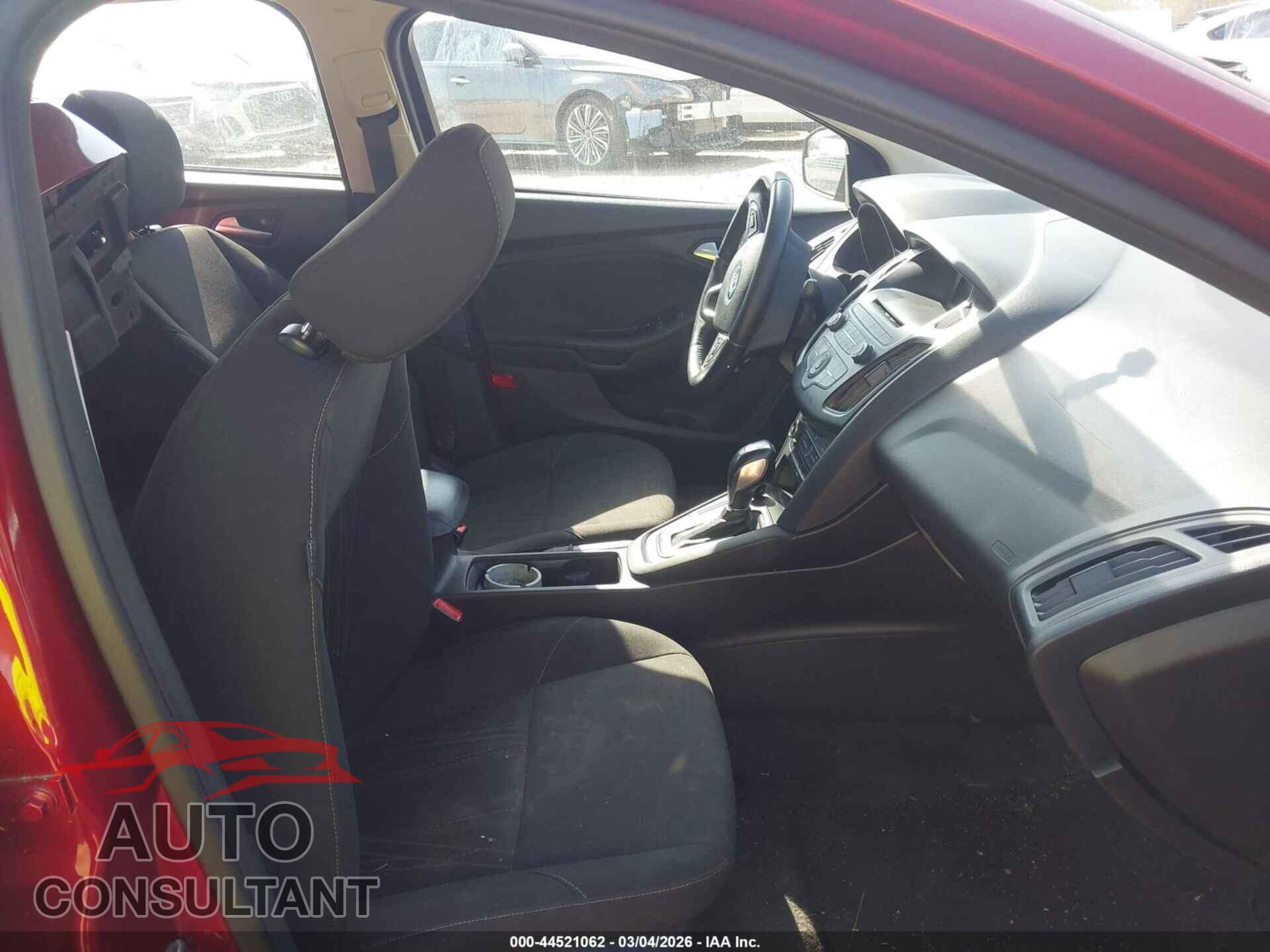 FORD FOCUS 2015 - 1FADP3F21FL322179