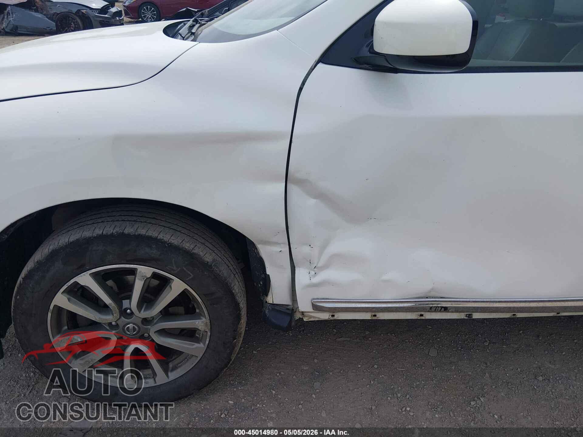 NISSAN PATHFINDER 2013 - 5N1AR2MM1DC684611