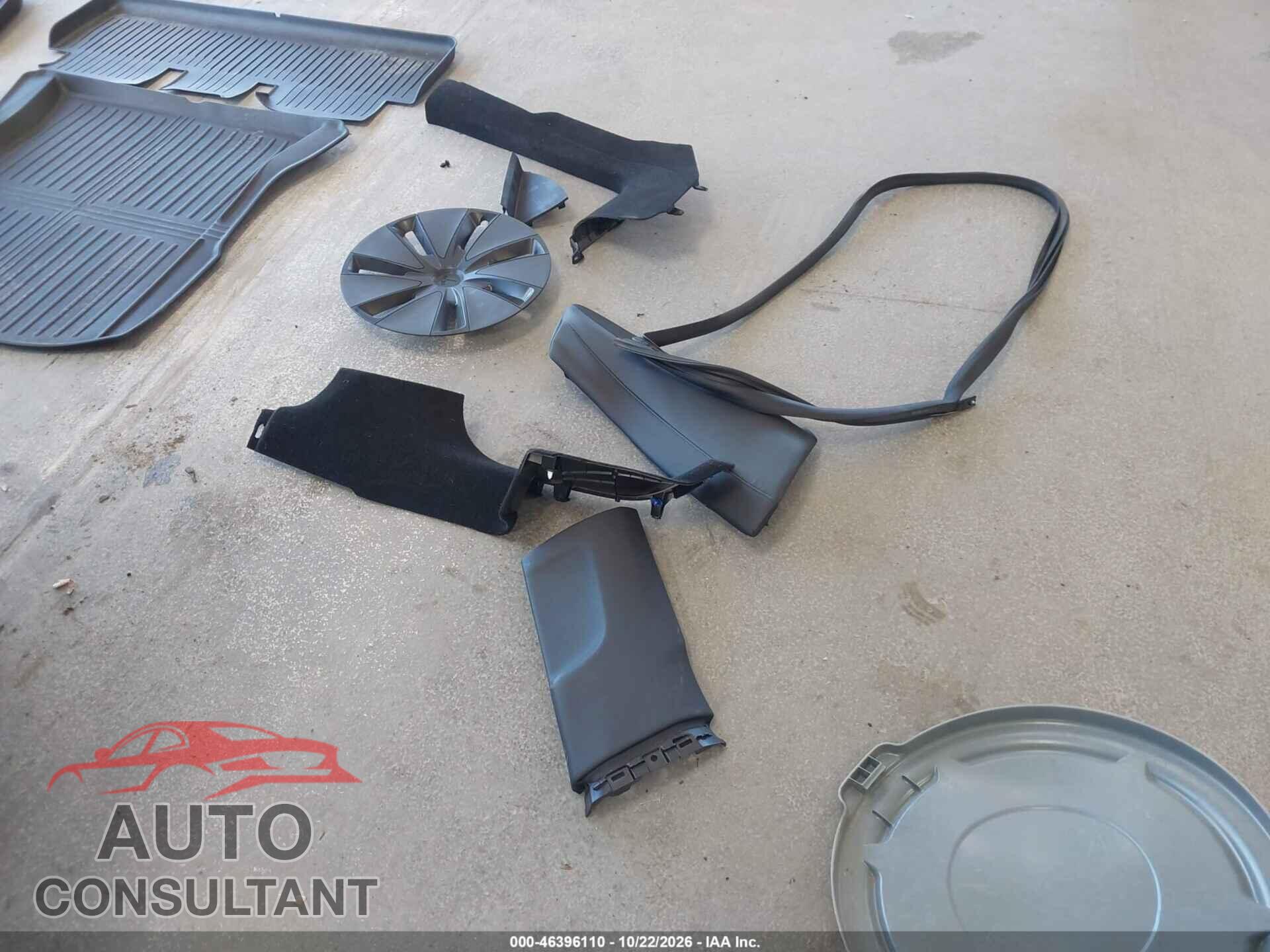 TESLA MODEL 3 2025 - 5YJ3E1EA5SF989746