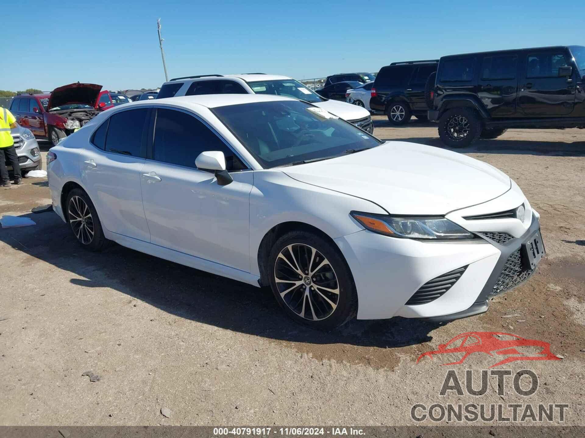TOYOTA CAMRY 2018 - 4T1B11HK0JU650244