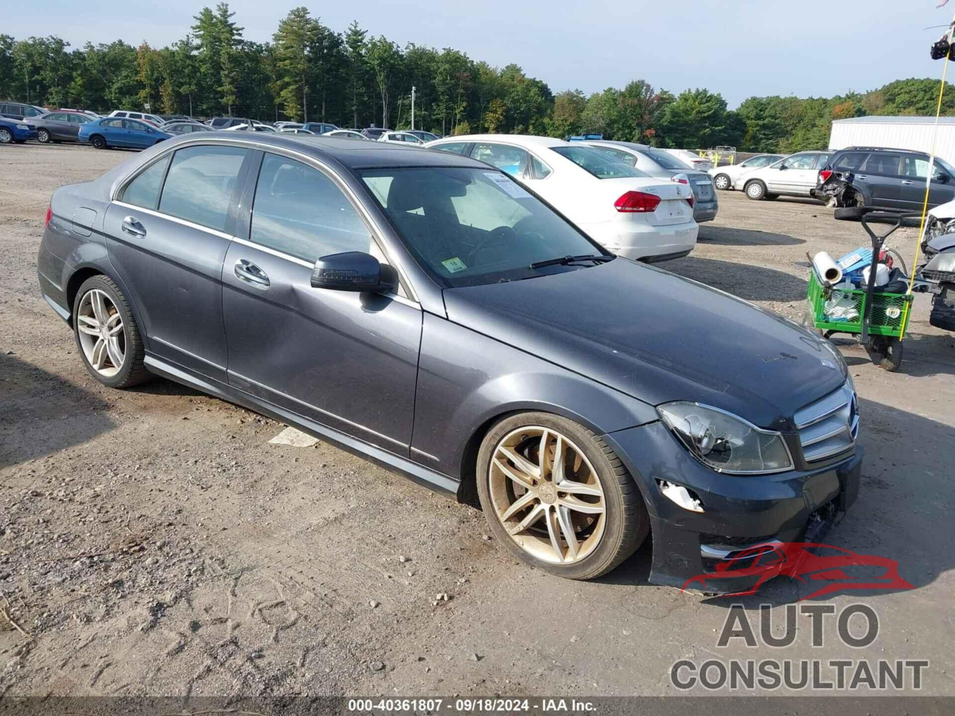 MERCEDES-BENZ C 300 2013 - WDDGF8AB8DR279829